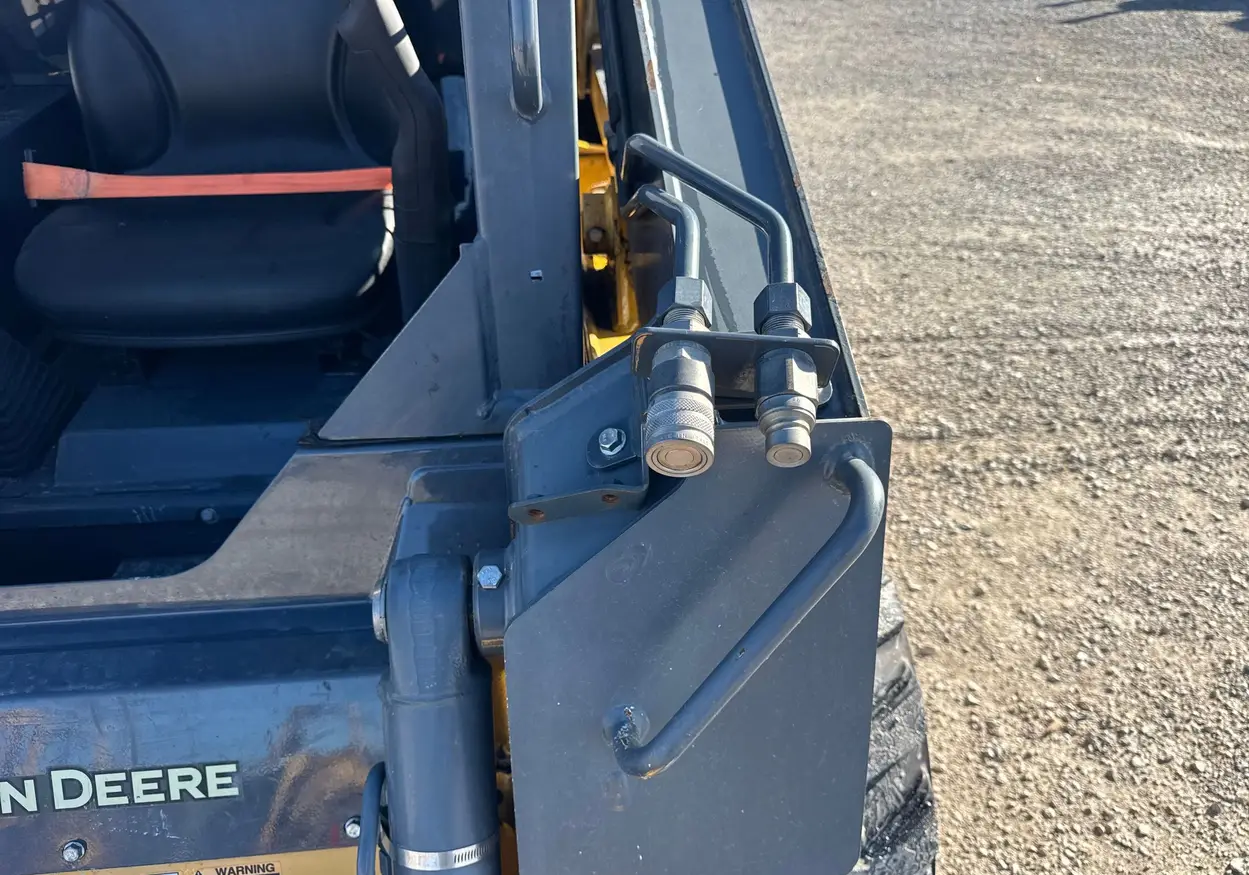 2017 John Deere 318G skid steer loader