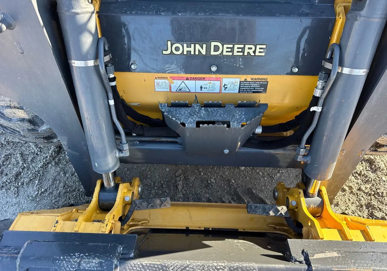 2017 John Deere 318G skid steer loader