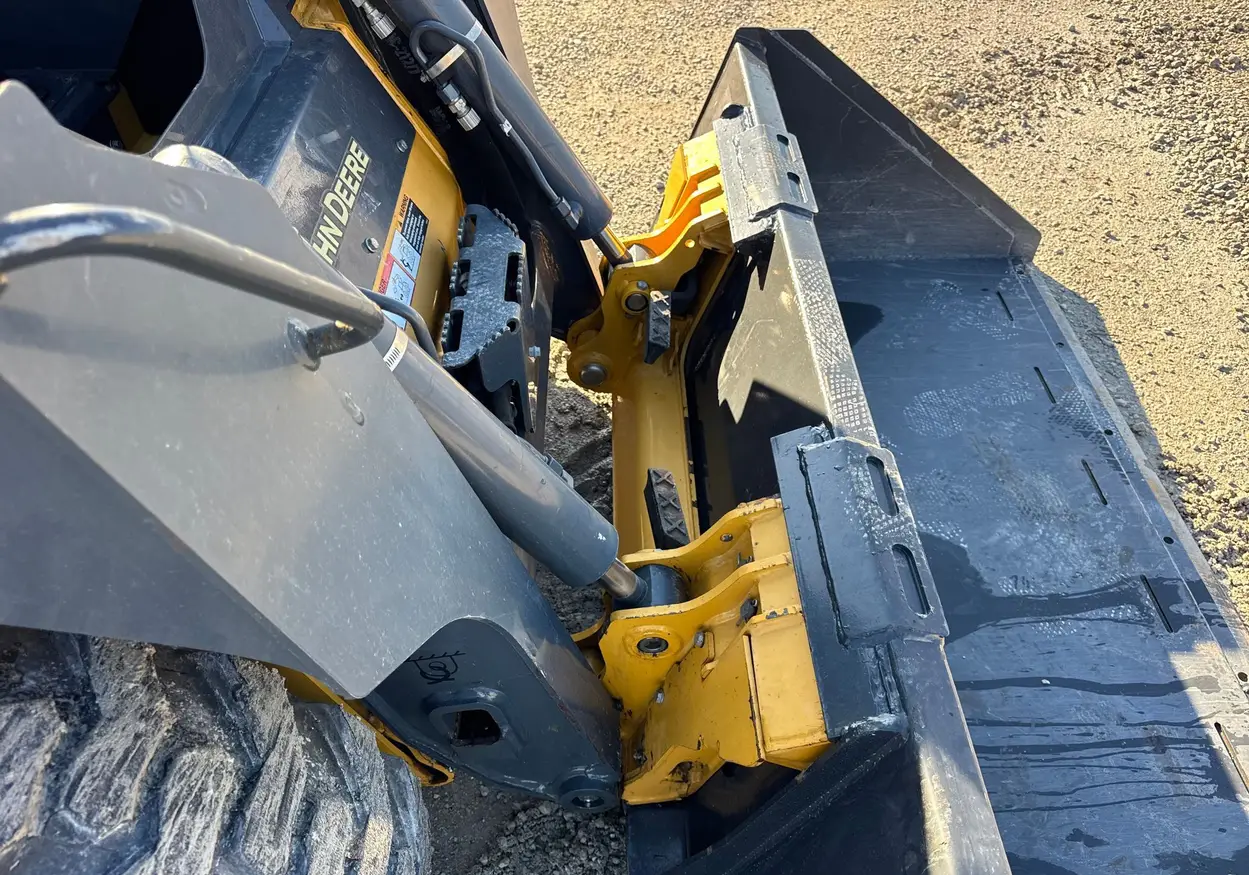 2017 John Deere 318G skid steer loader