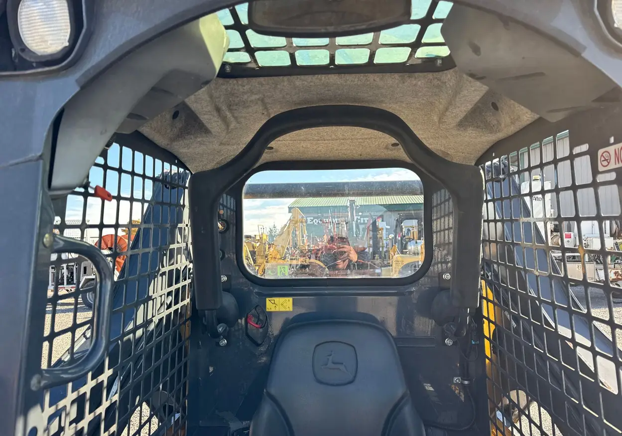 2017 John Deere 318G skid steer loader
