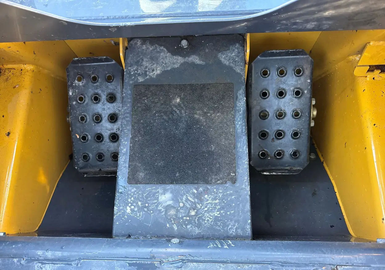 2017 John Deere 318G skid steer loader
