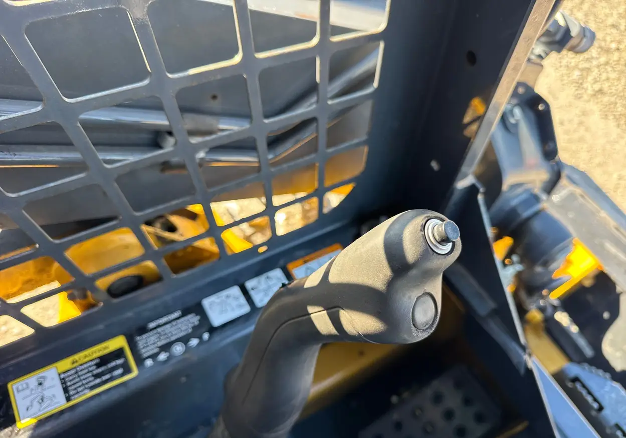 2017 John Deere 318G skid steer loader