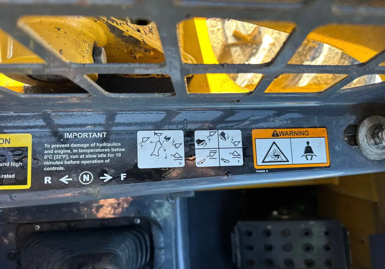 2017 John Deere 318G skid steer loader