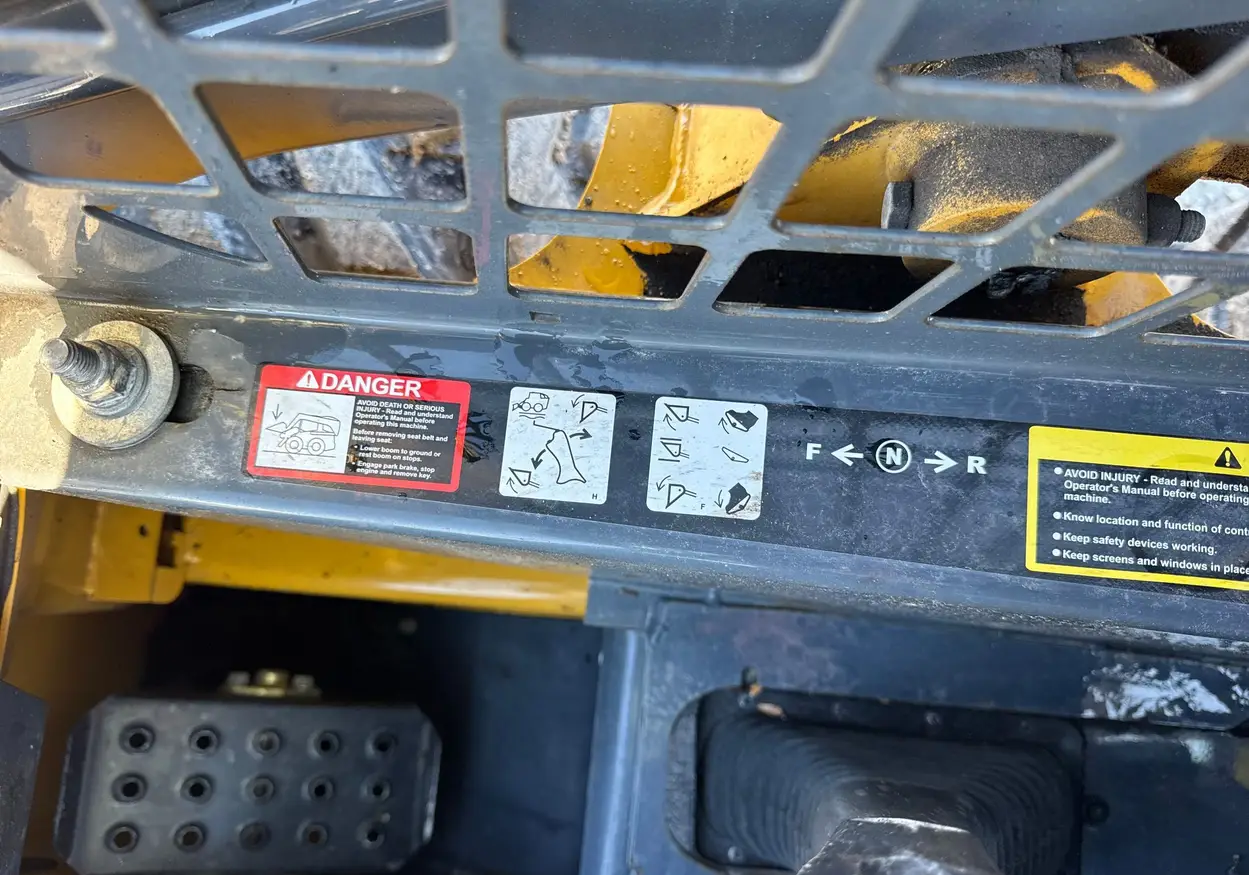 2017 John Deere 318G skid steer loader