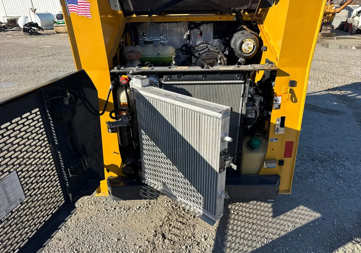 2017 John Deere 318G skid steer loader