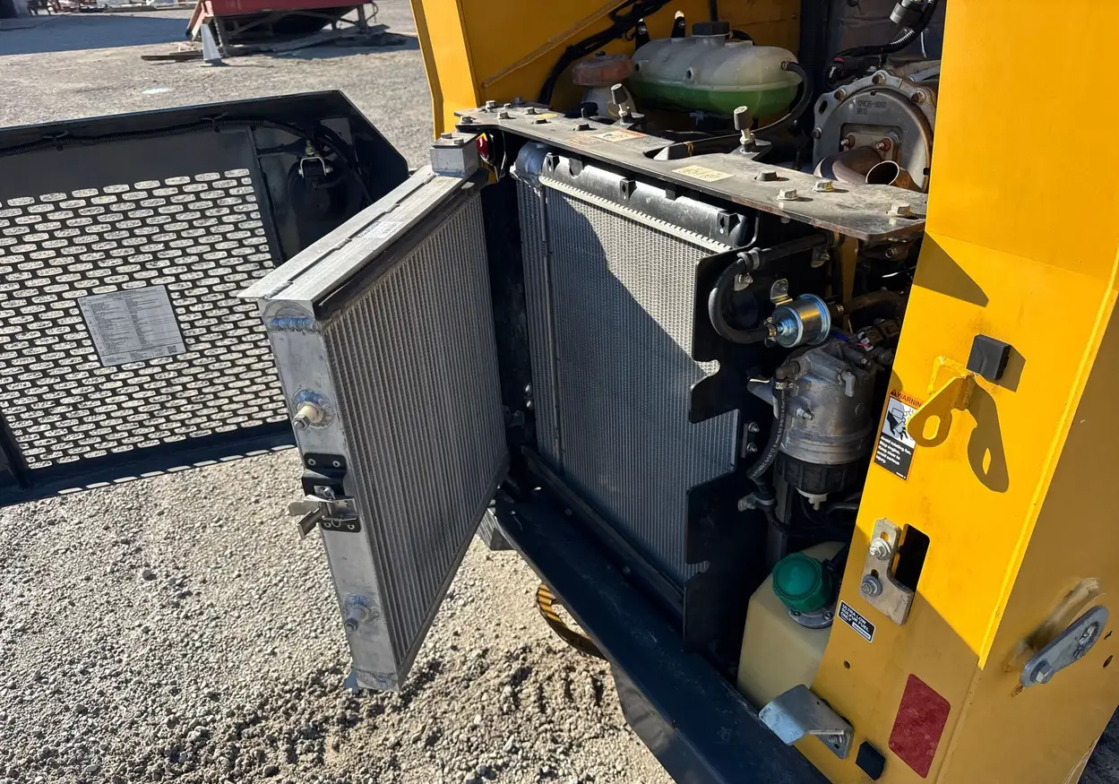 2017 John Deere 318G skid steer loader