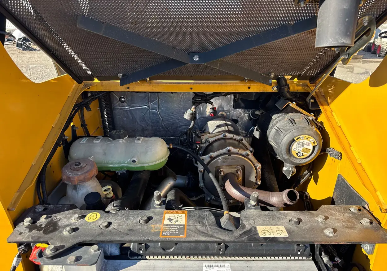 2017 John Deere 318G skid steer loader
