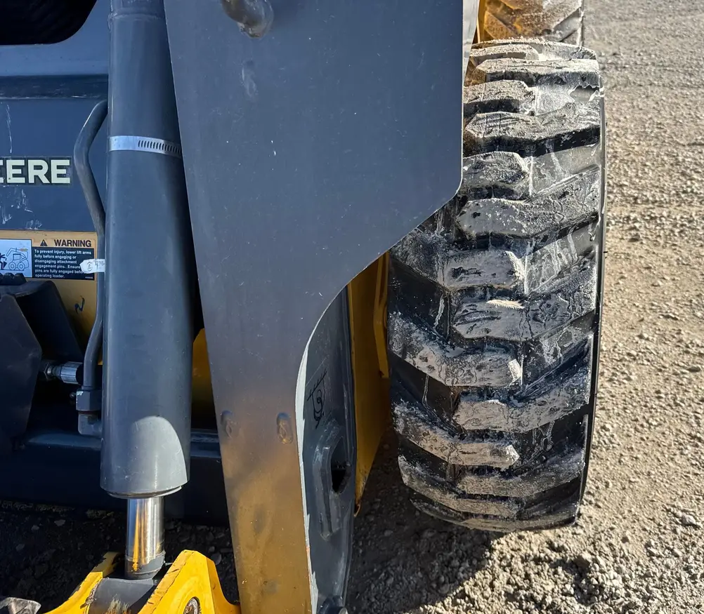 2017 John Deere 318G skid steer loader