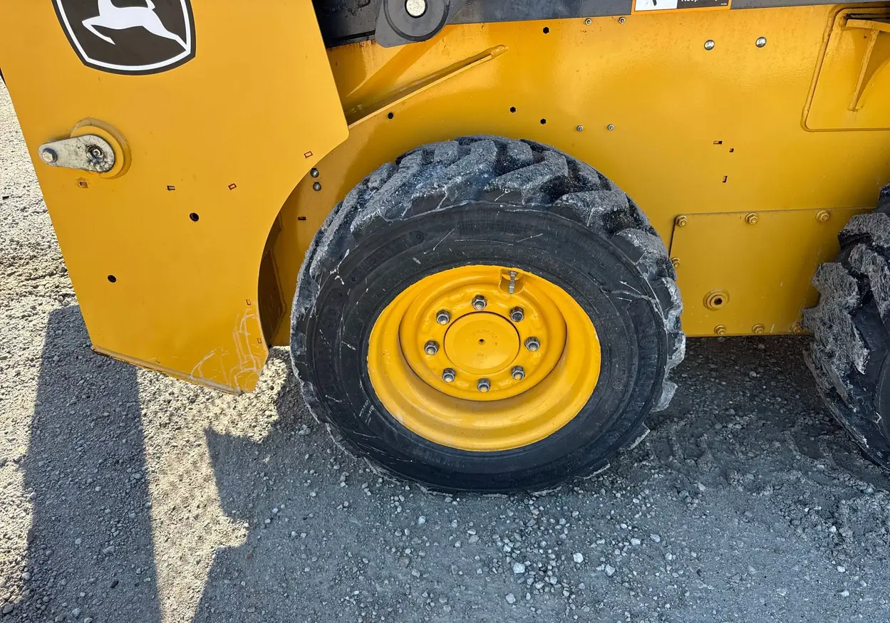 2017 John Deere 318G skid steer loader