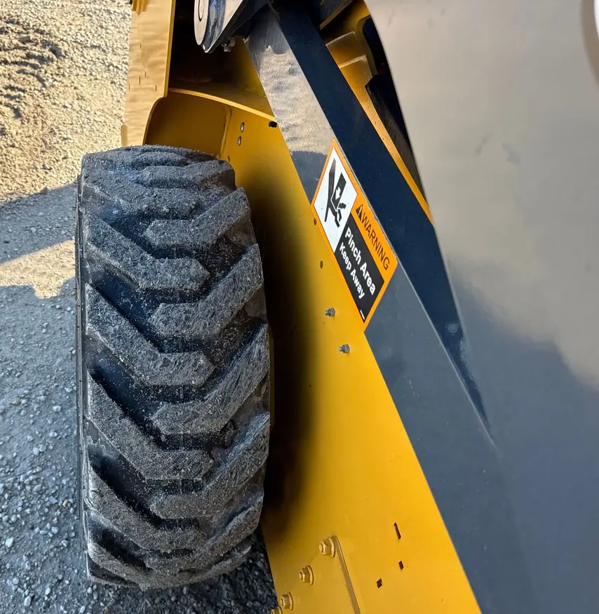 2017 John Deere 318G skid steer loader