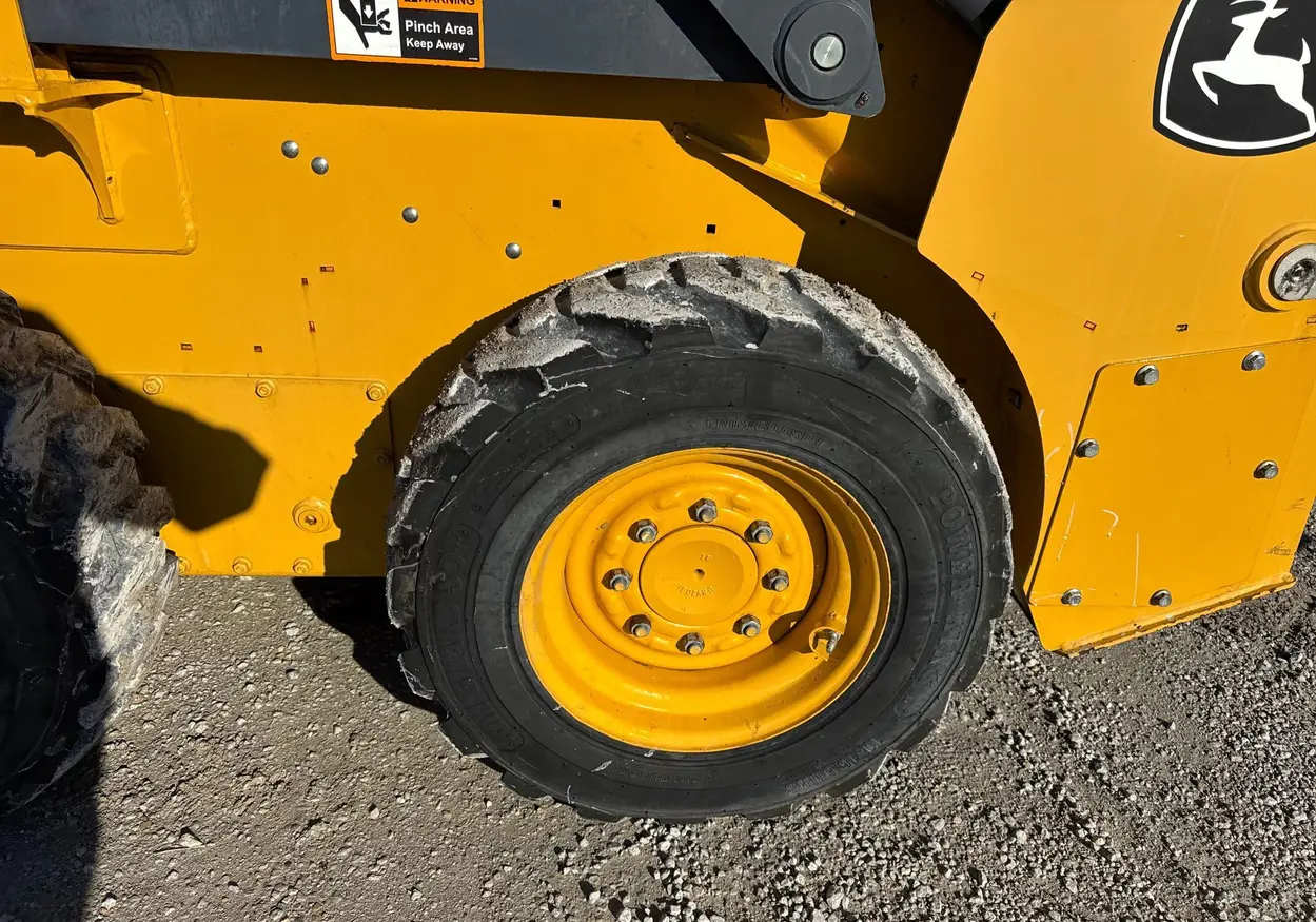 2017 John Deere 318G skid steer loader