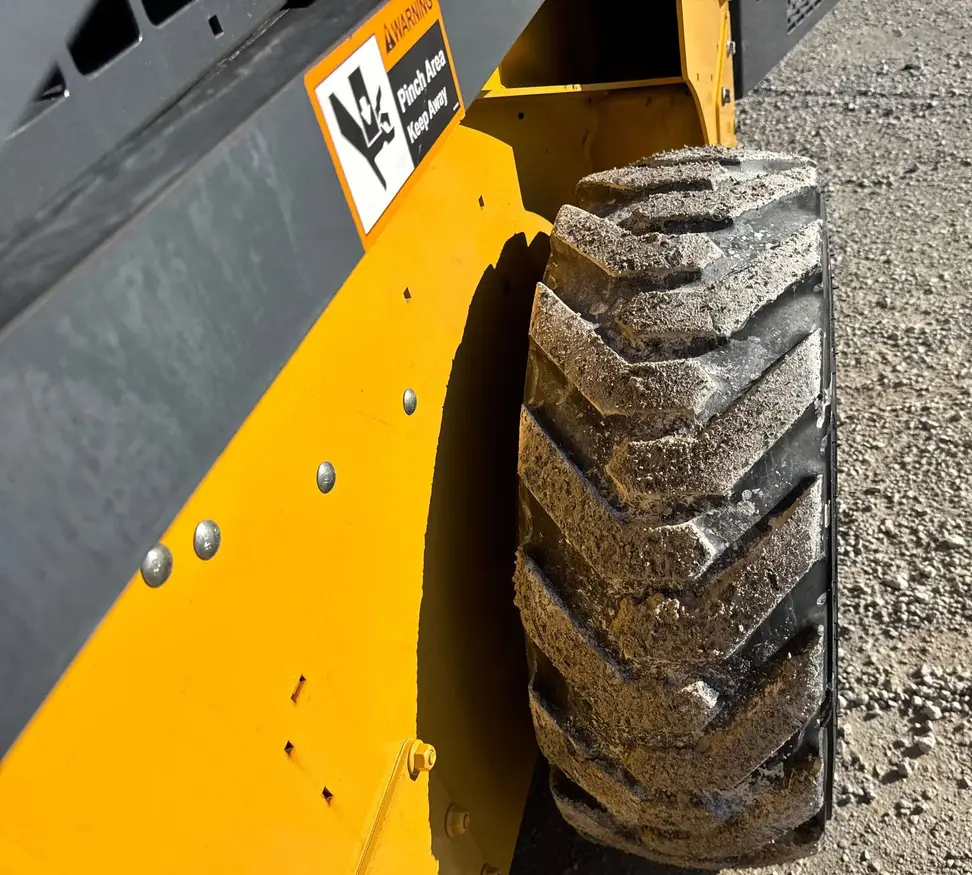 2017 John Deere 318G skid steer loader
