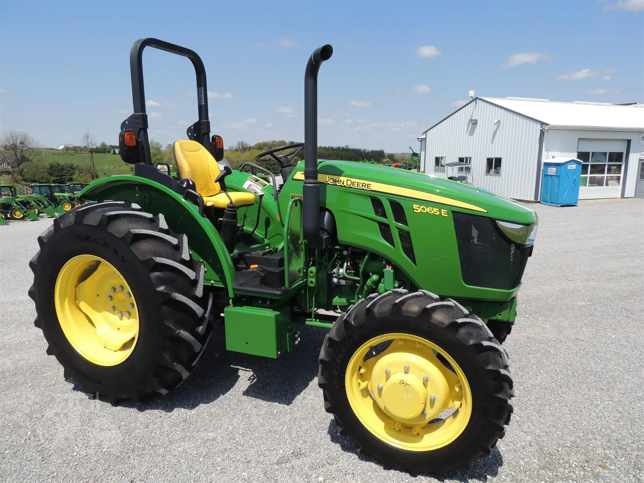 2018 JOHN DEERE 5065E tractor