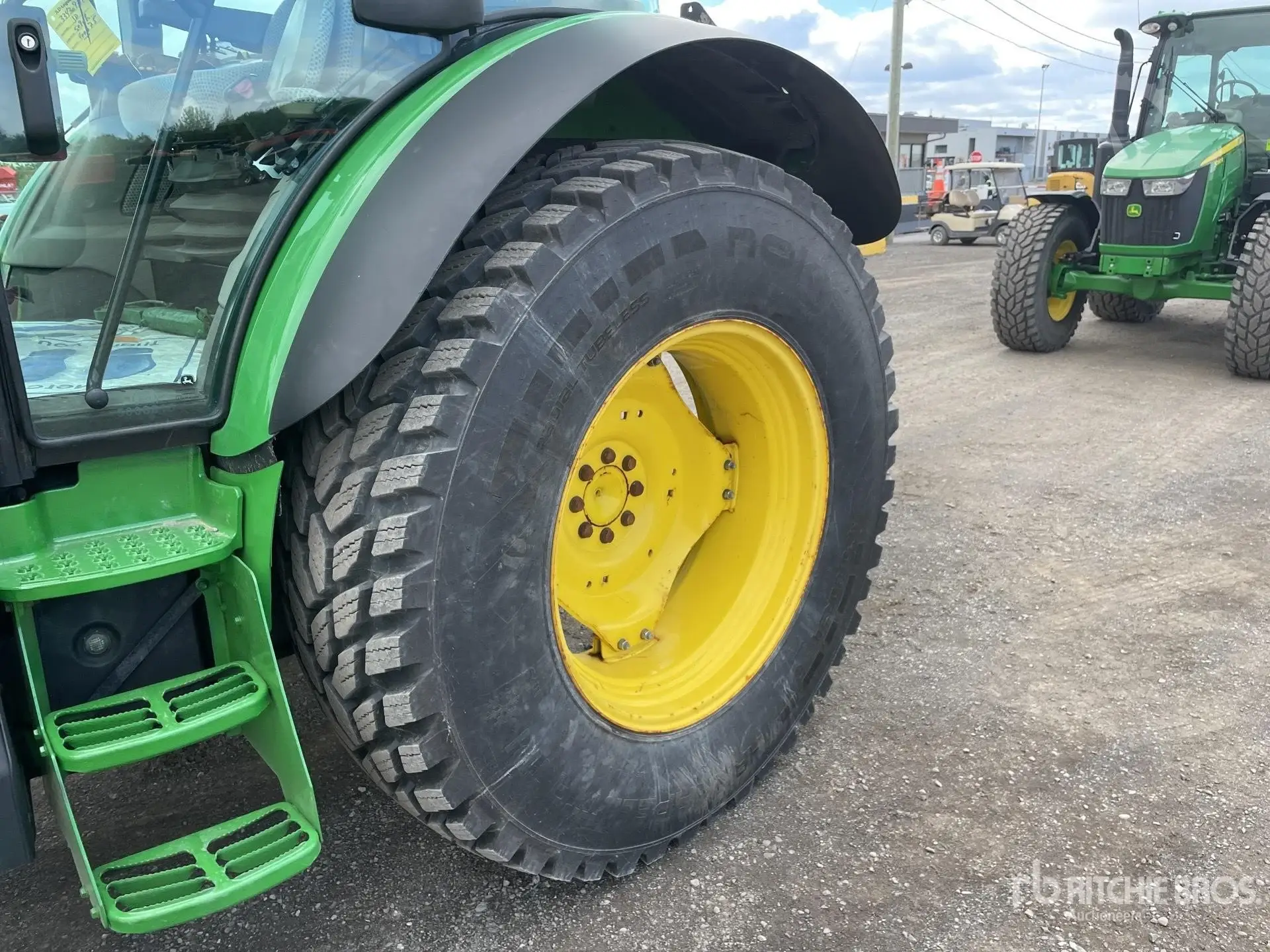 2018 JOHN DEERE 5090R Tractor