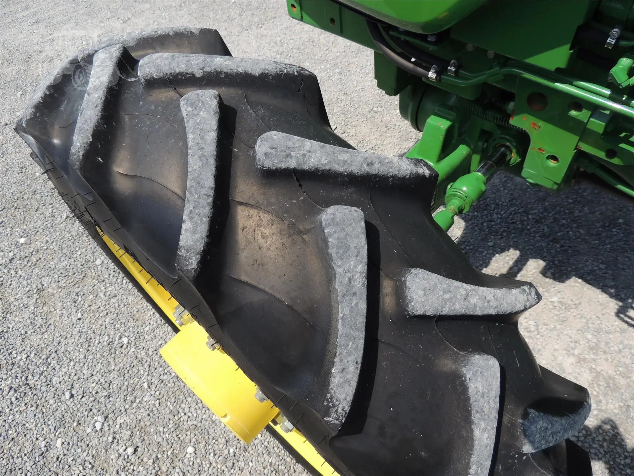 2018 JOHN DEERE 5065E tractor