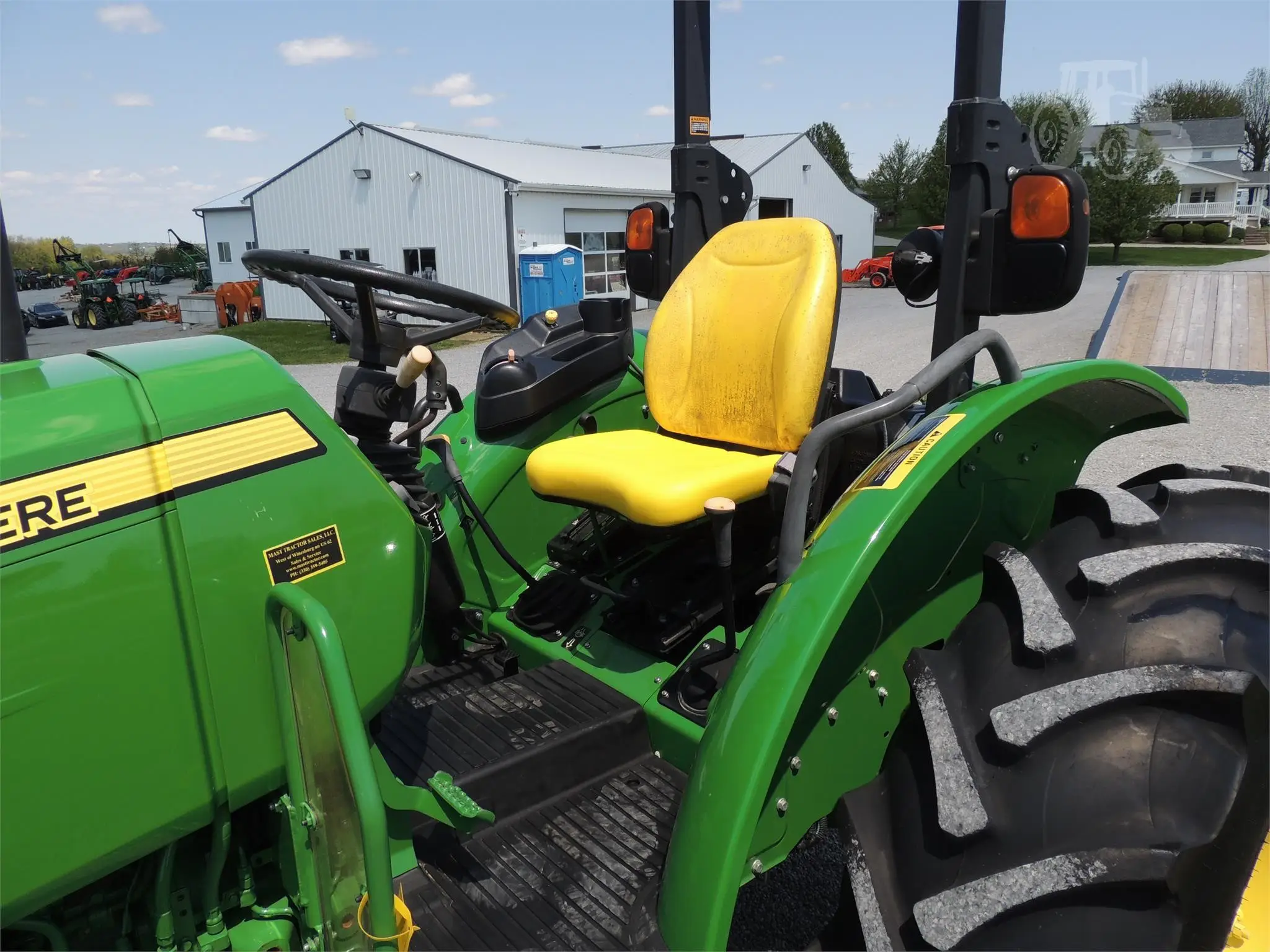2018 JOHN DEERE 5065E tractor