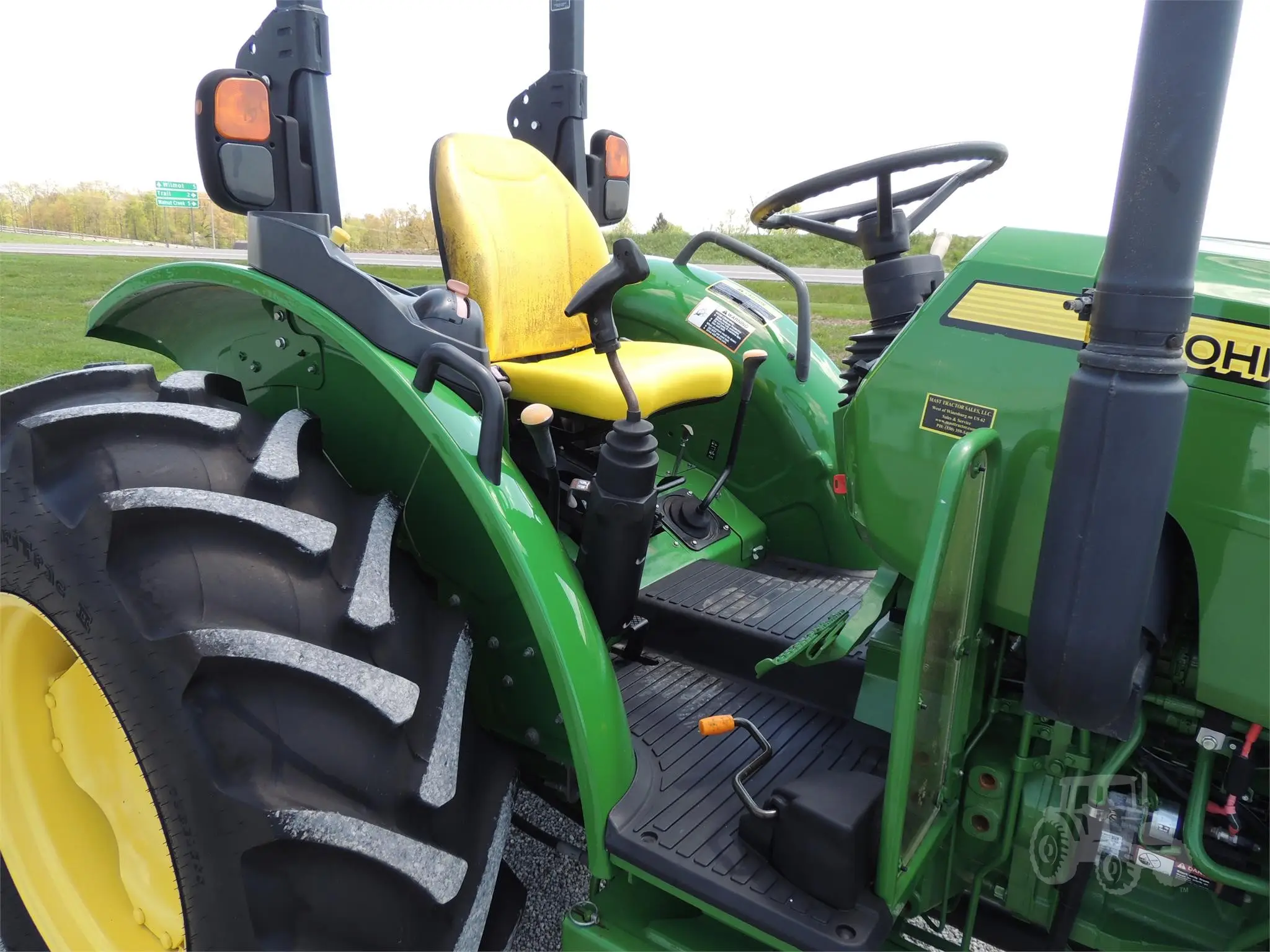 2018 JOHN DEERE 5065E tractor