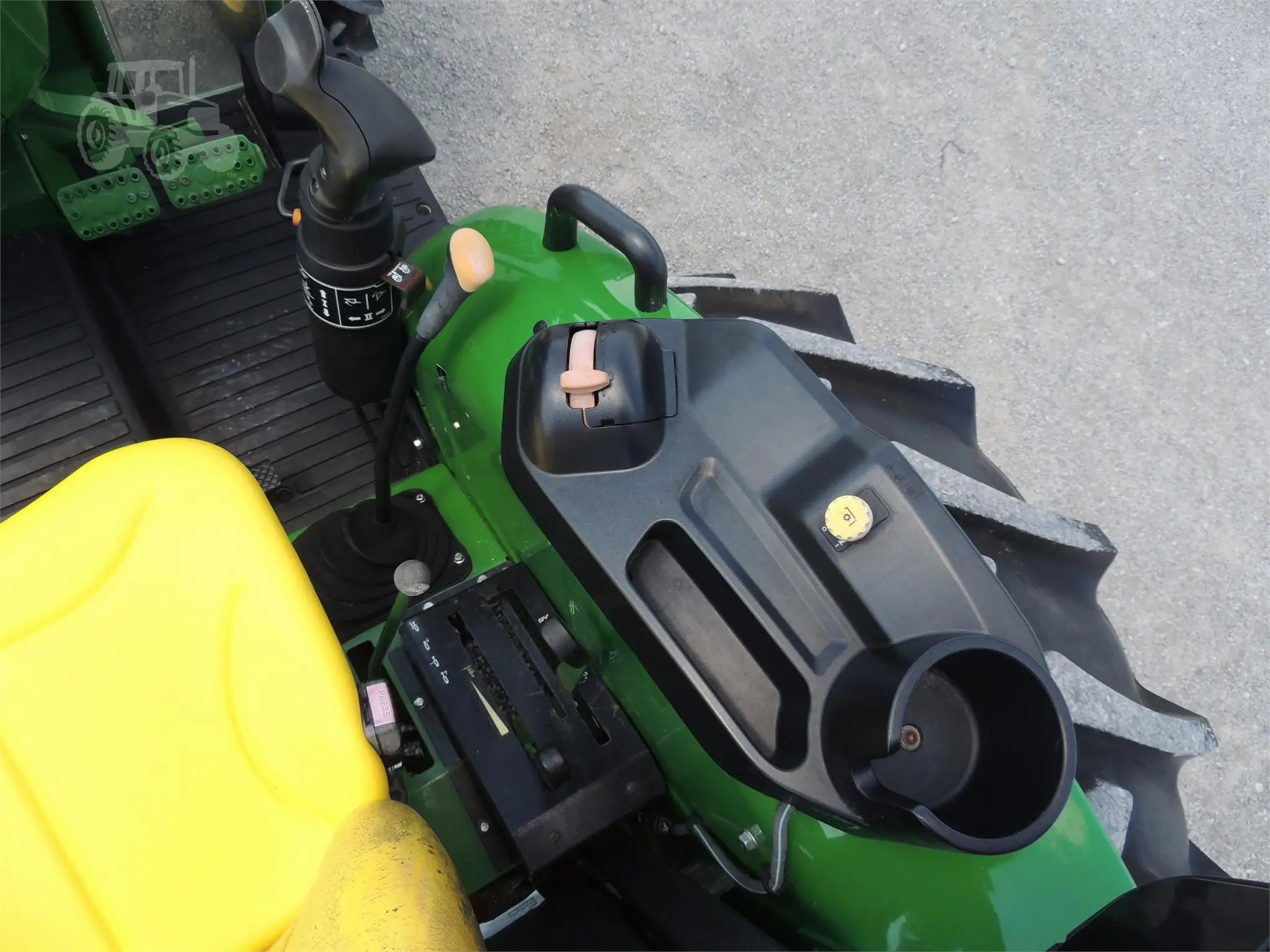 2018 JOHN DEERE 5065E tractor