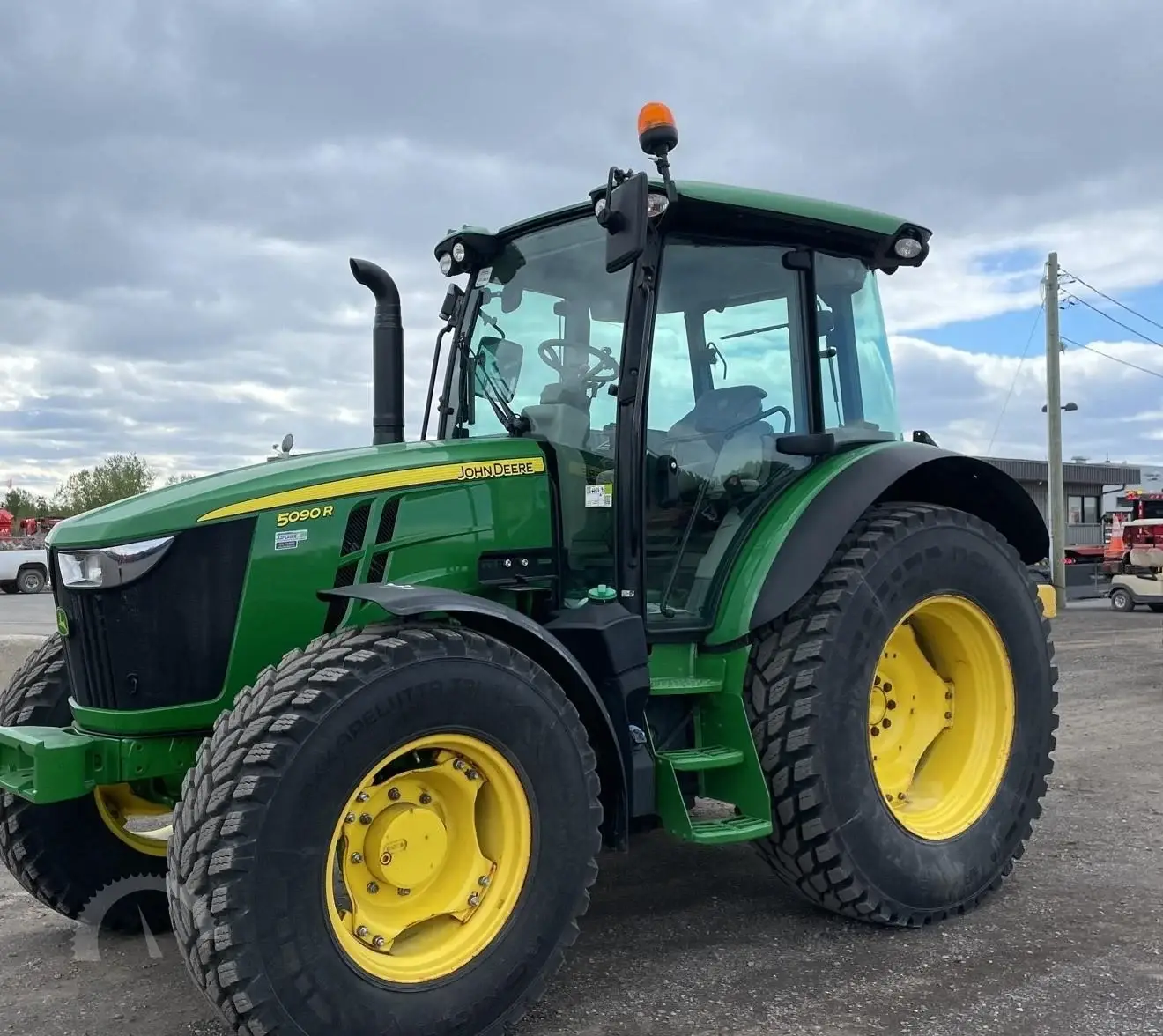 2018 JOHN DEERE 5090R Tractor