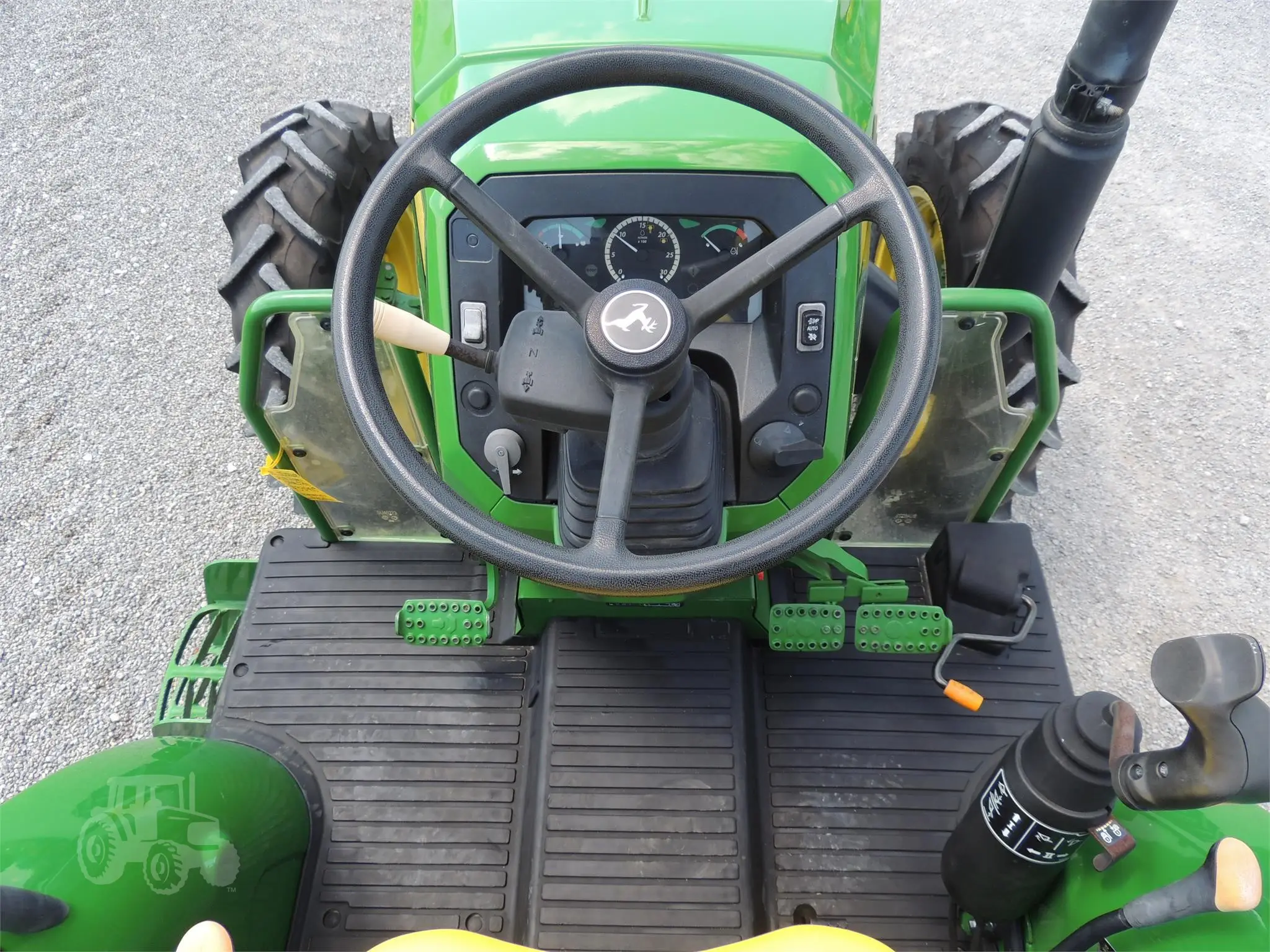 2018 JOHN DEERE 5065E tractor