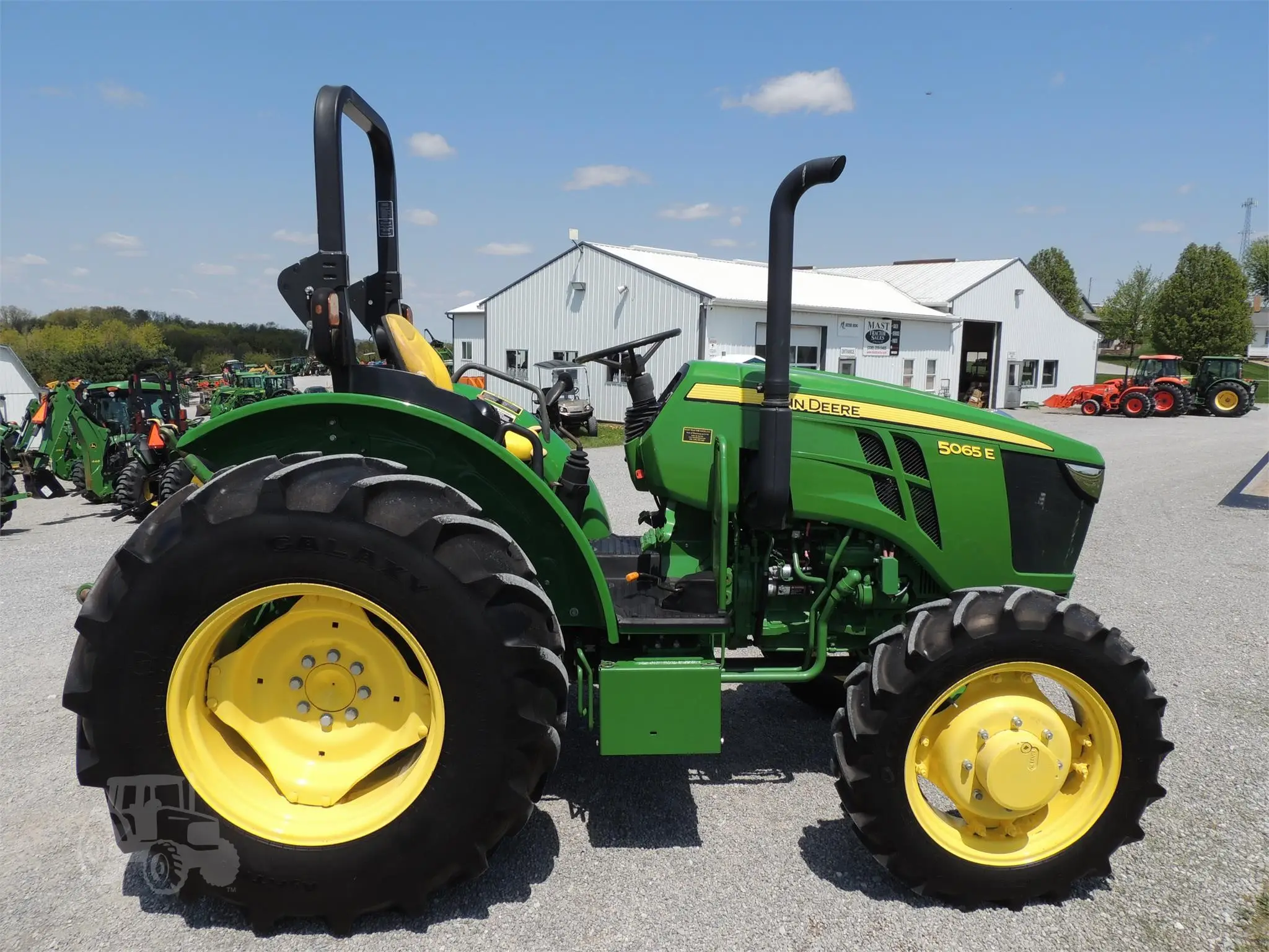 2018 JOHN DEERE 5065E tractor