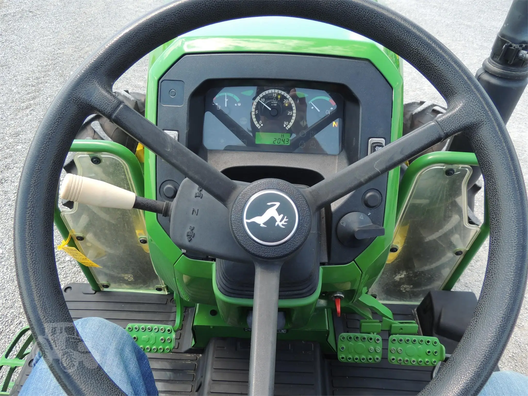 2018 JOHN DEERE 5065E tractor