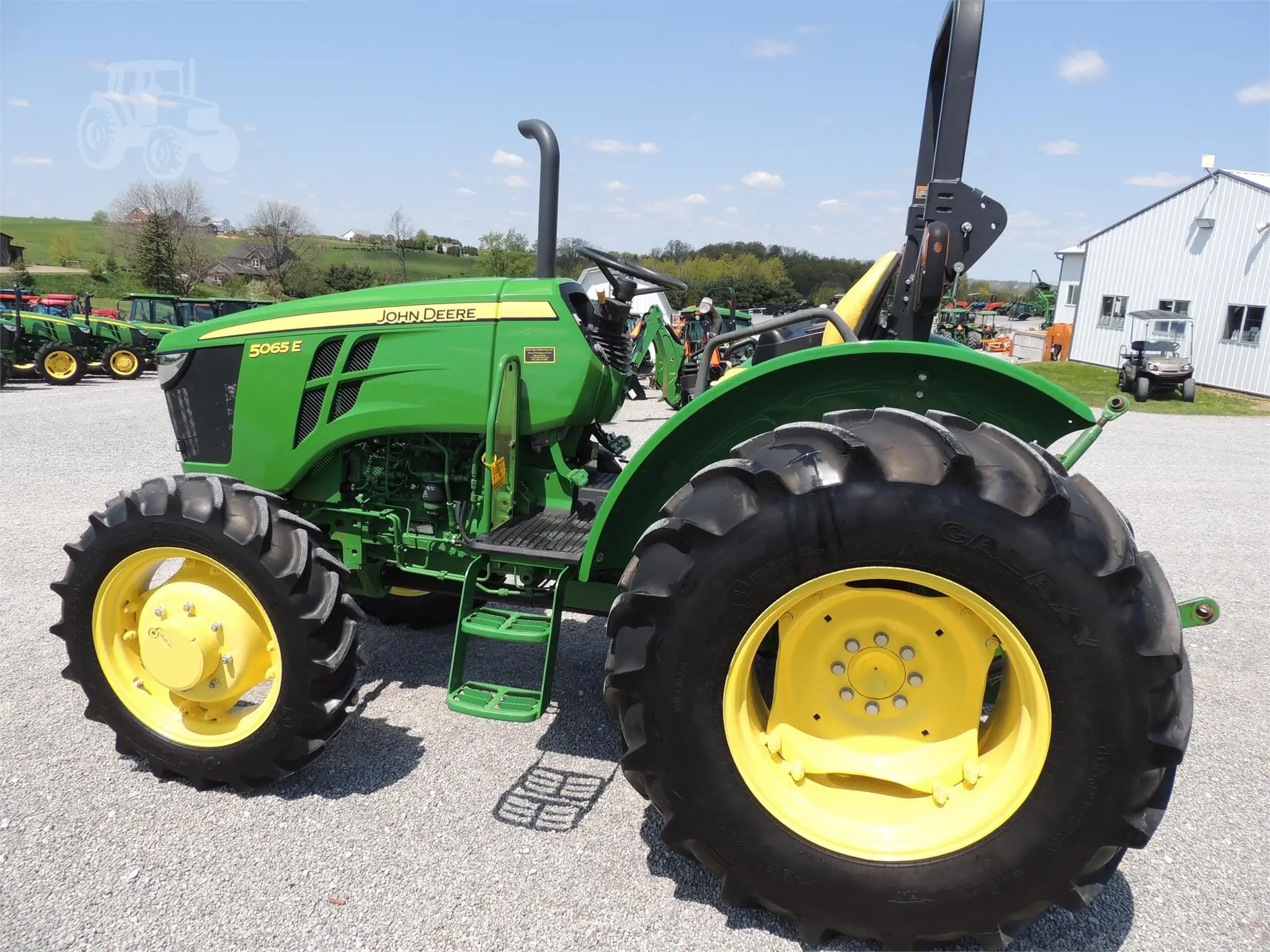 2018 JOHN DEERE 5065E tractor