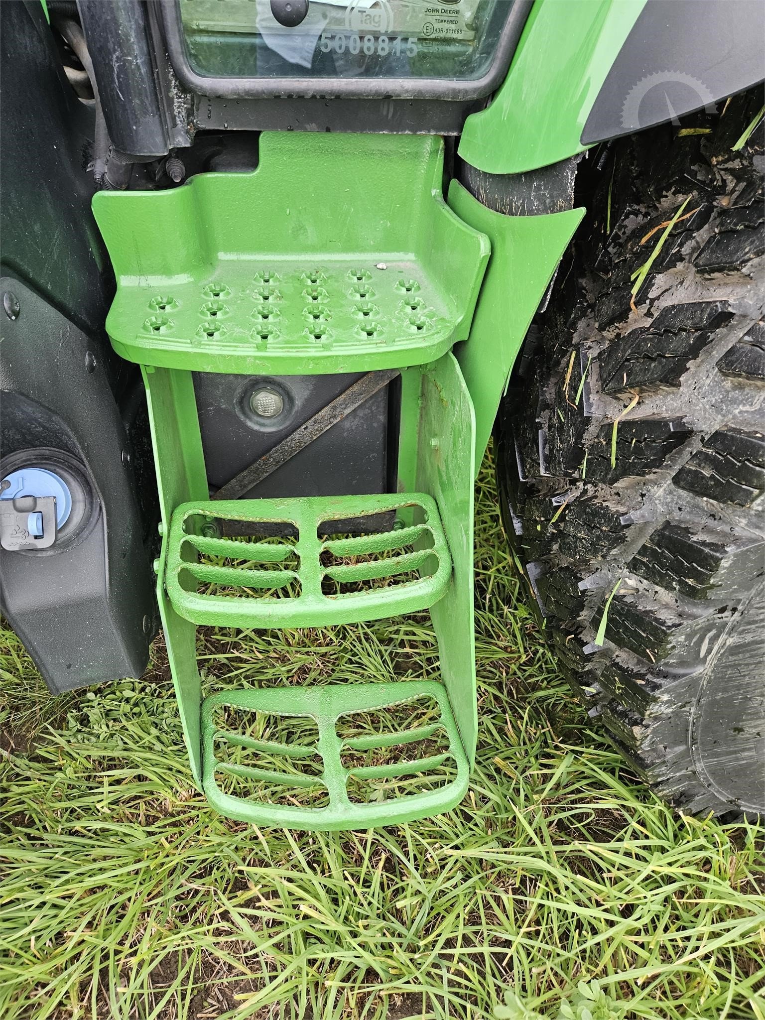 2018 JOHN DEERE 5090R Tractor