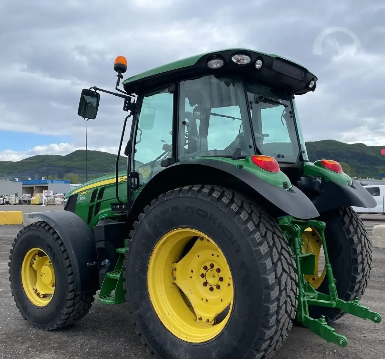 2018 JOHN DEERE 5090R Tractor