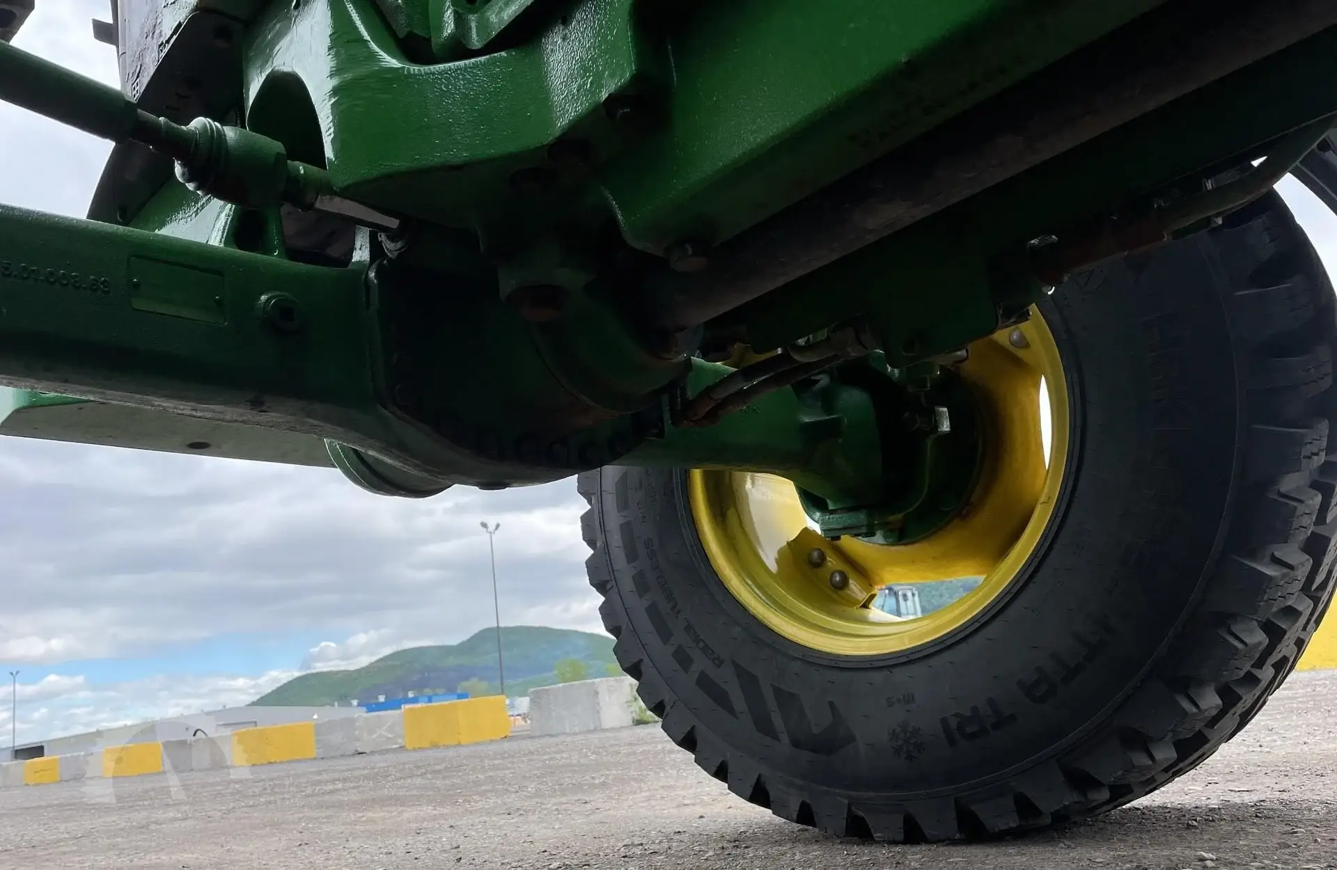 2018 JOHN DEERE 5090R Tractor