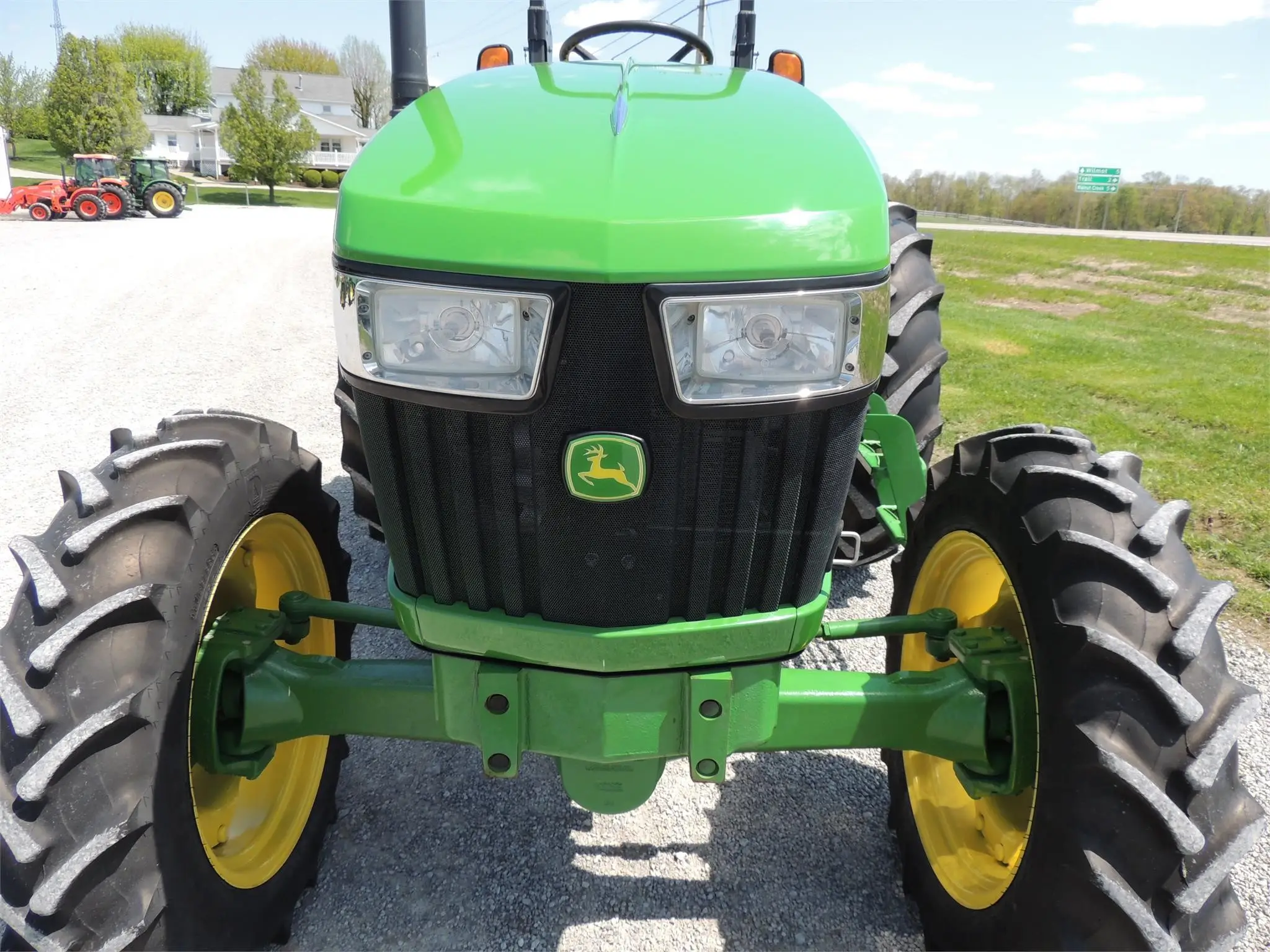 2018 JOHN DEERE 5065E tractor