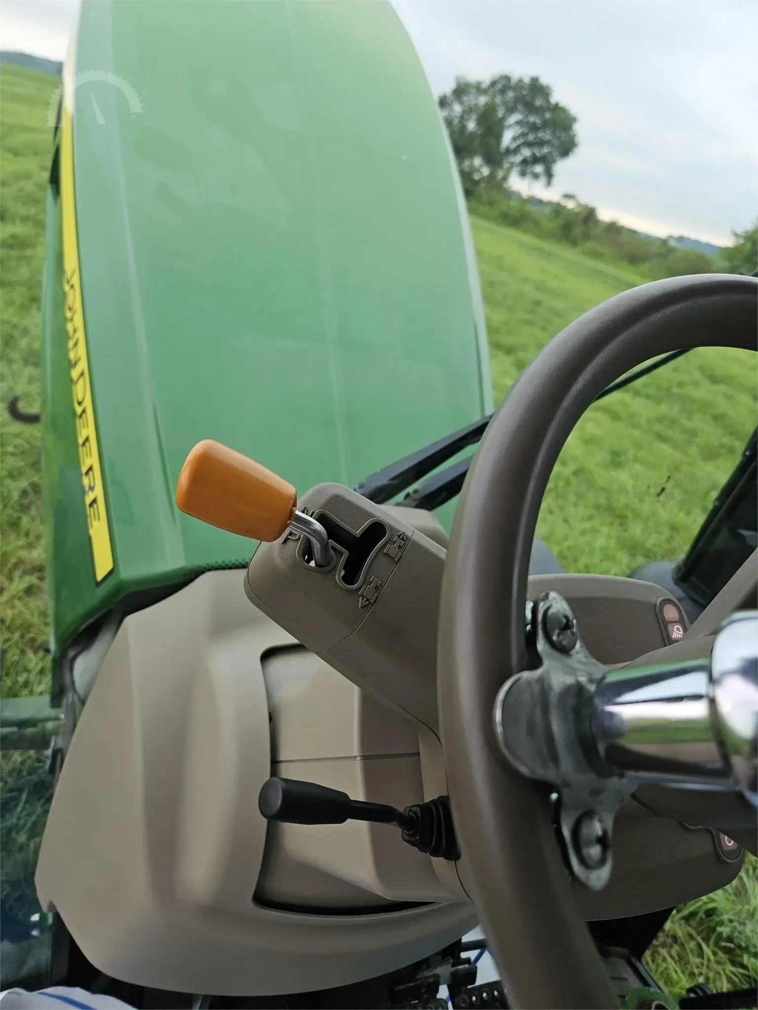 2018 JOHN DEERE 5090R Tractor