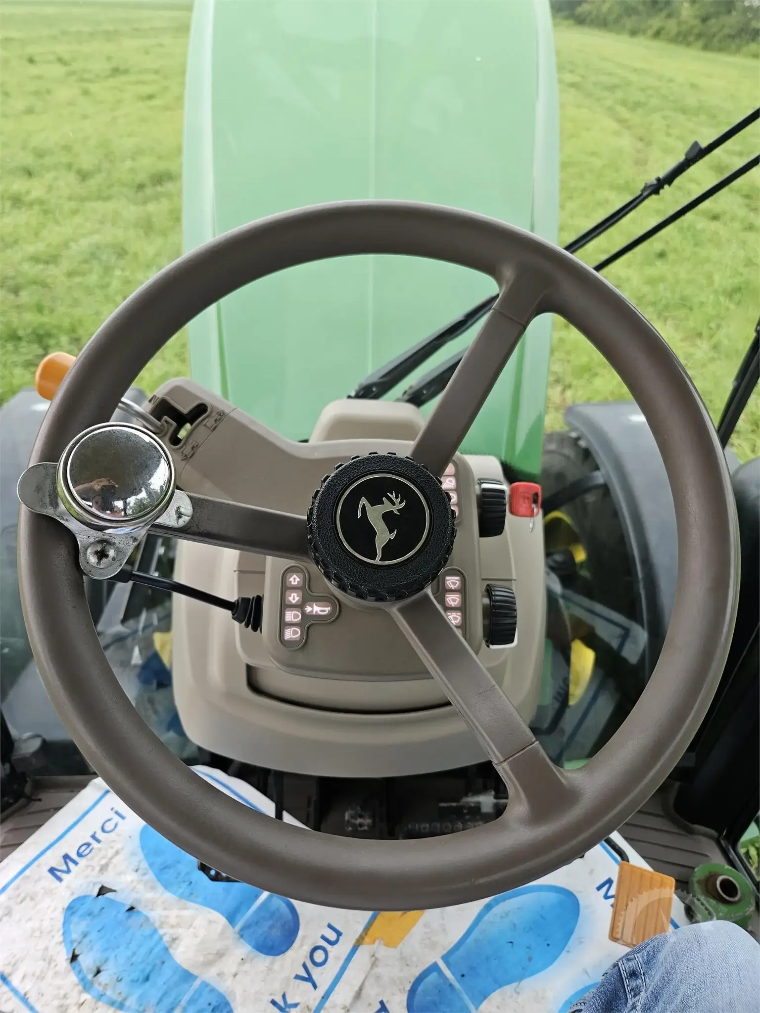 2018 JOHN DEERE 5090R Tractor