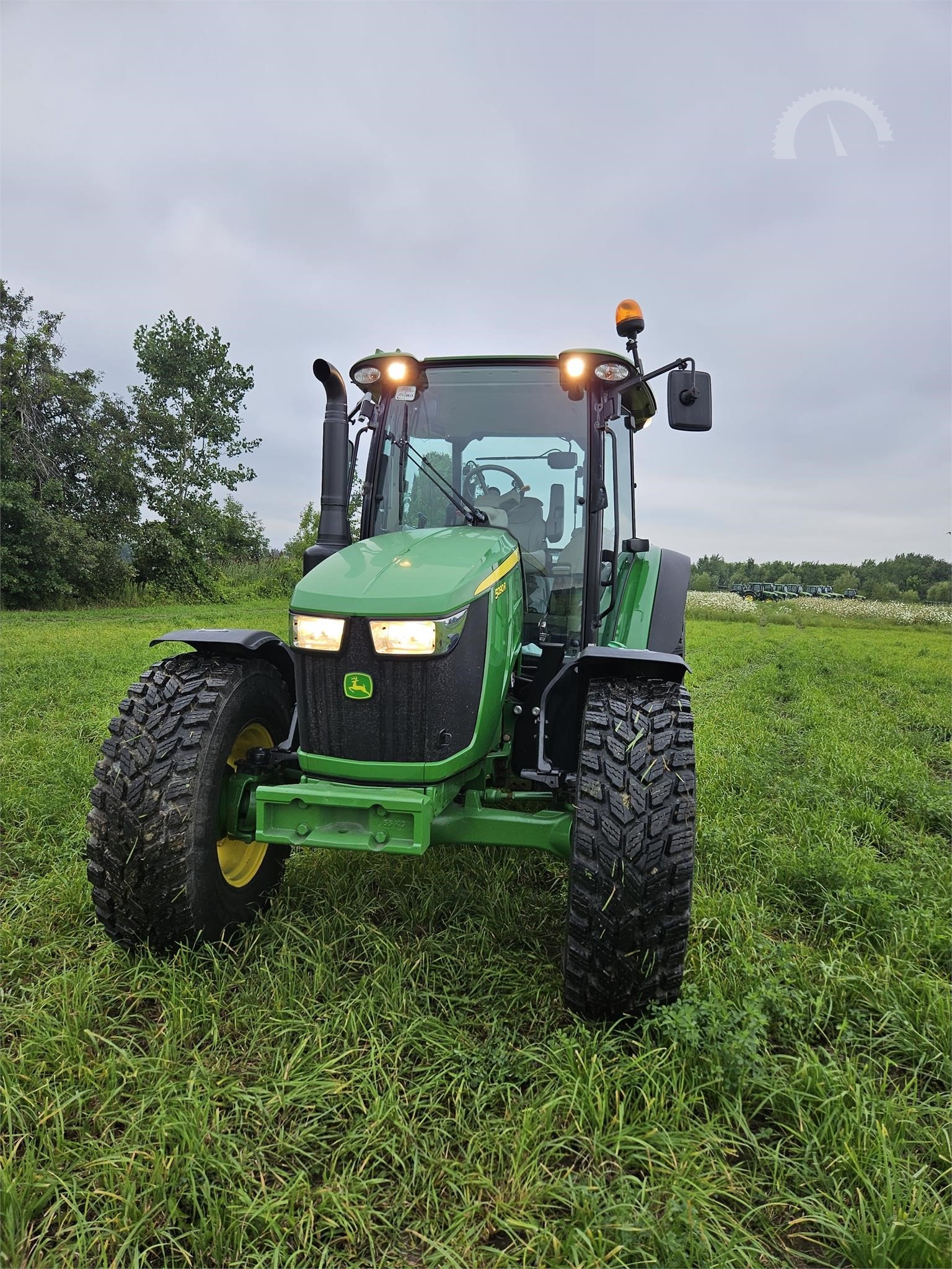 2018 JOHN DEERE 5090R Tractor