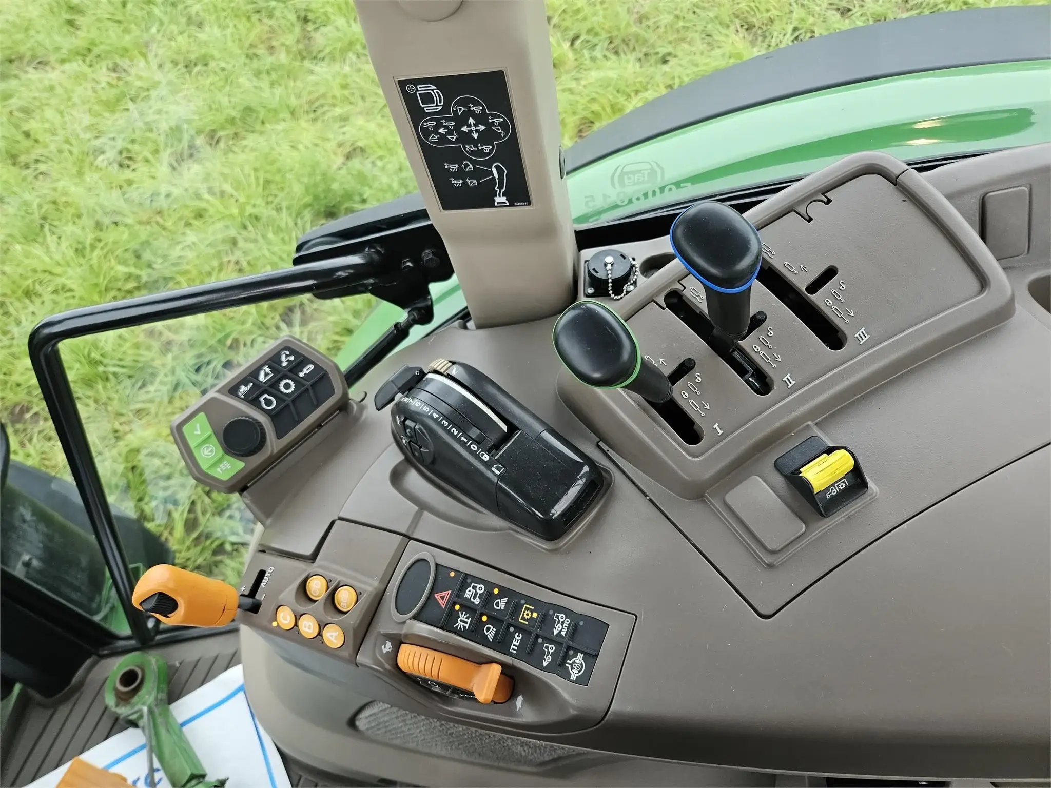 2018 JOHN DEERE 5090R Tractor