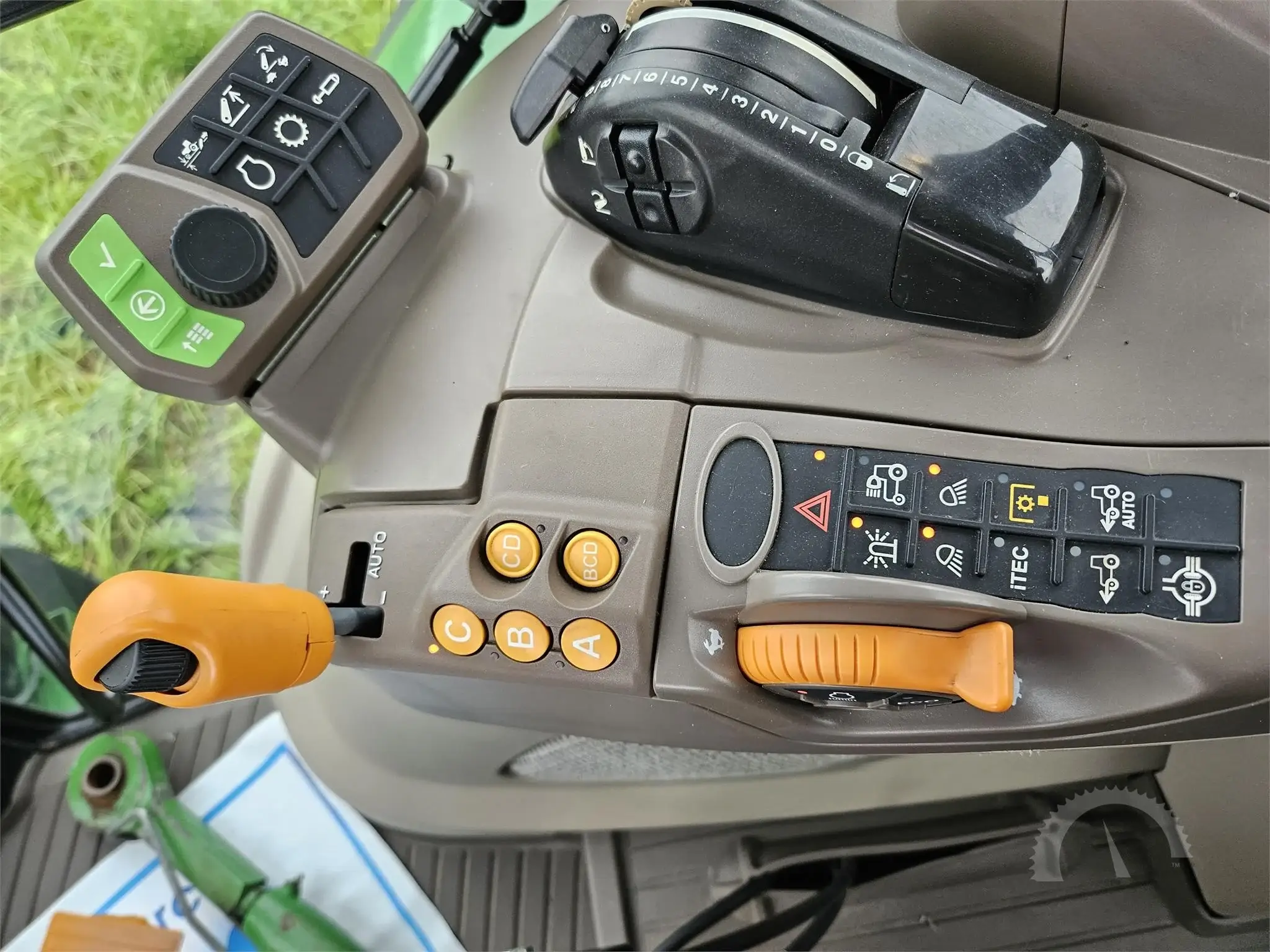 2018 JOHN DEERE 5090R Tractor