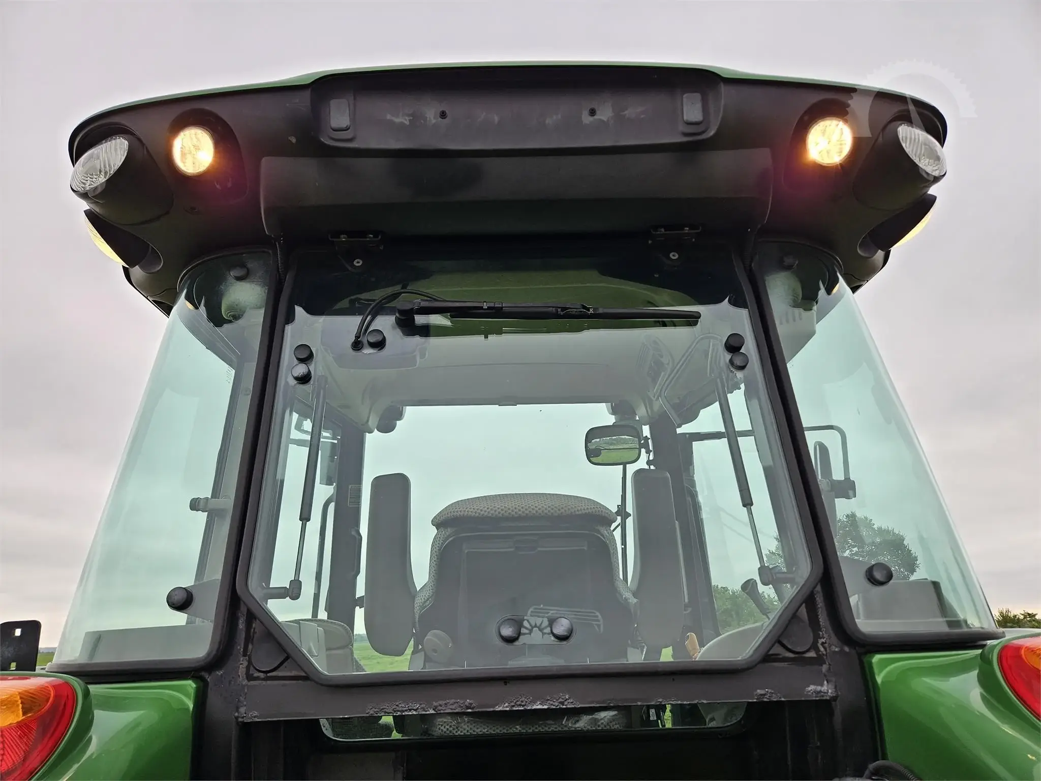 2018 JOHN DEERE 5090R Tractor