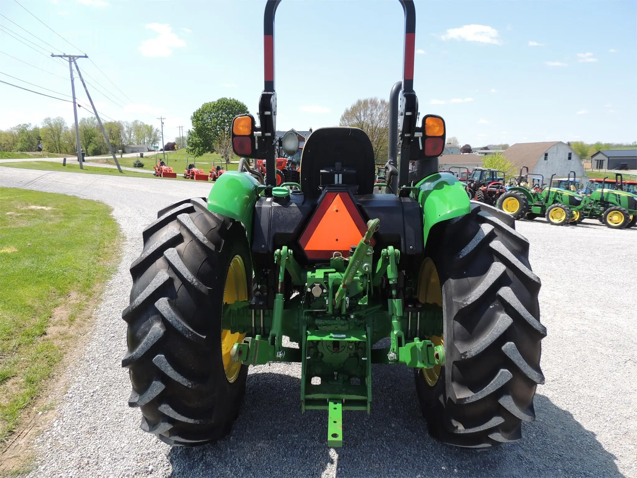 2018 JOHN DEERE 5065E tractor