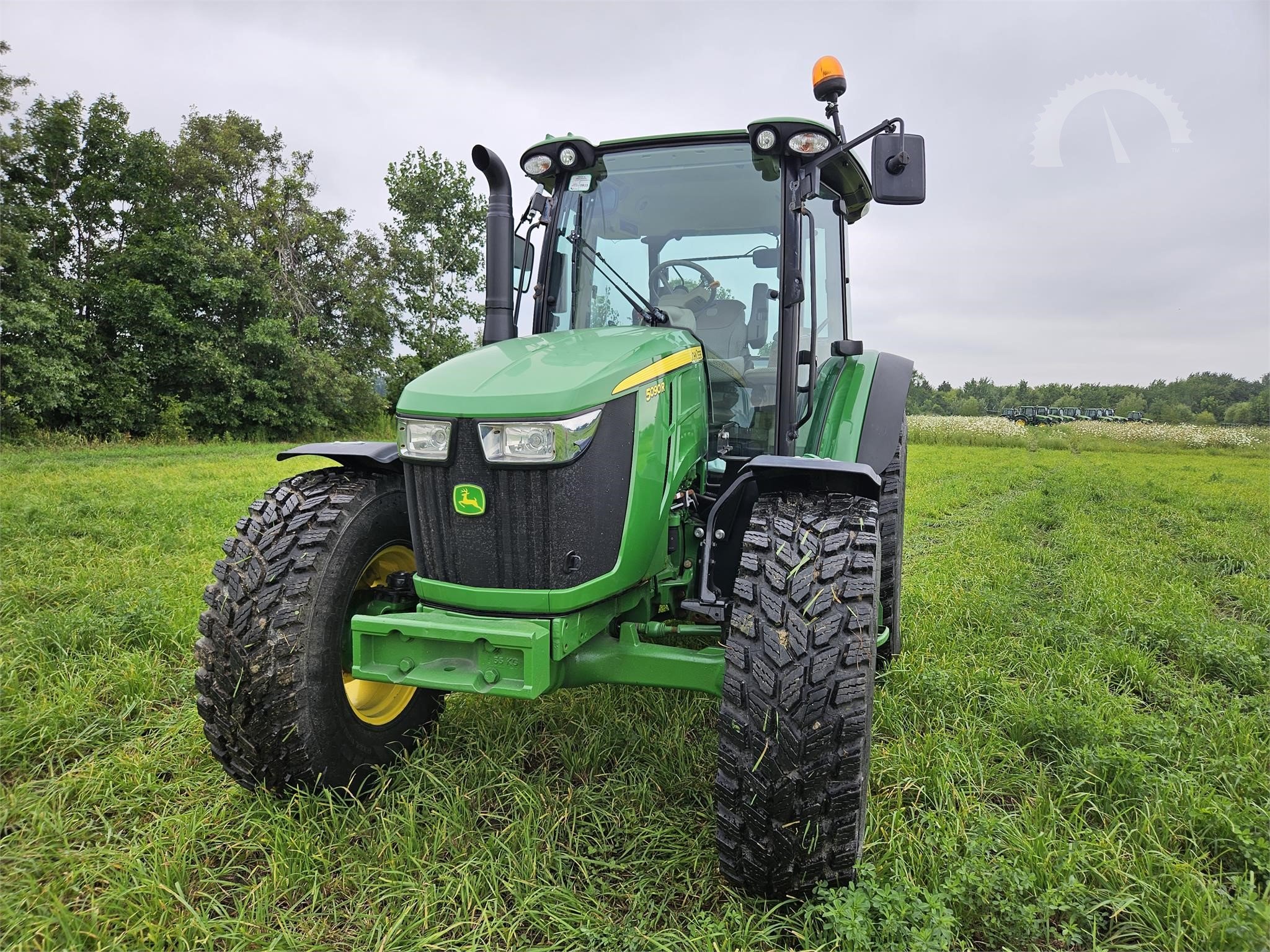 2018 JOHN DEERE 5090R Tractor