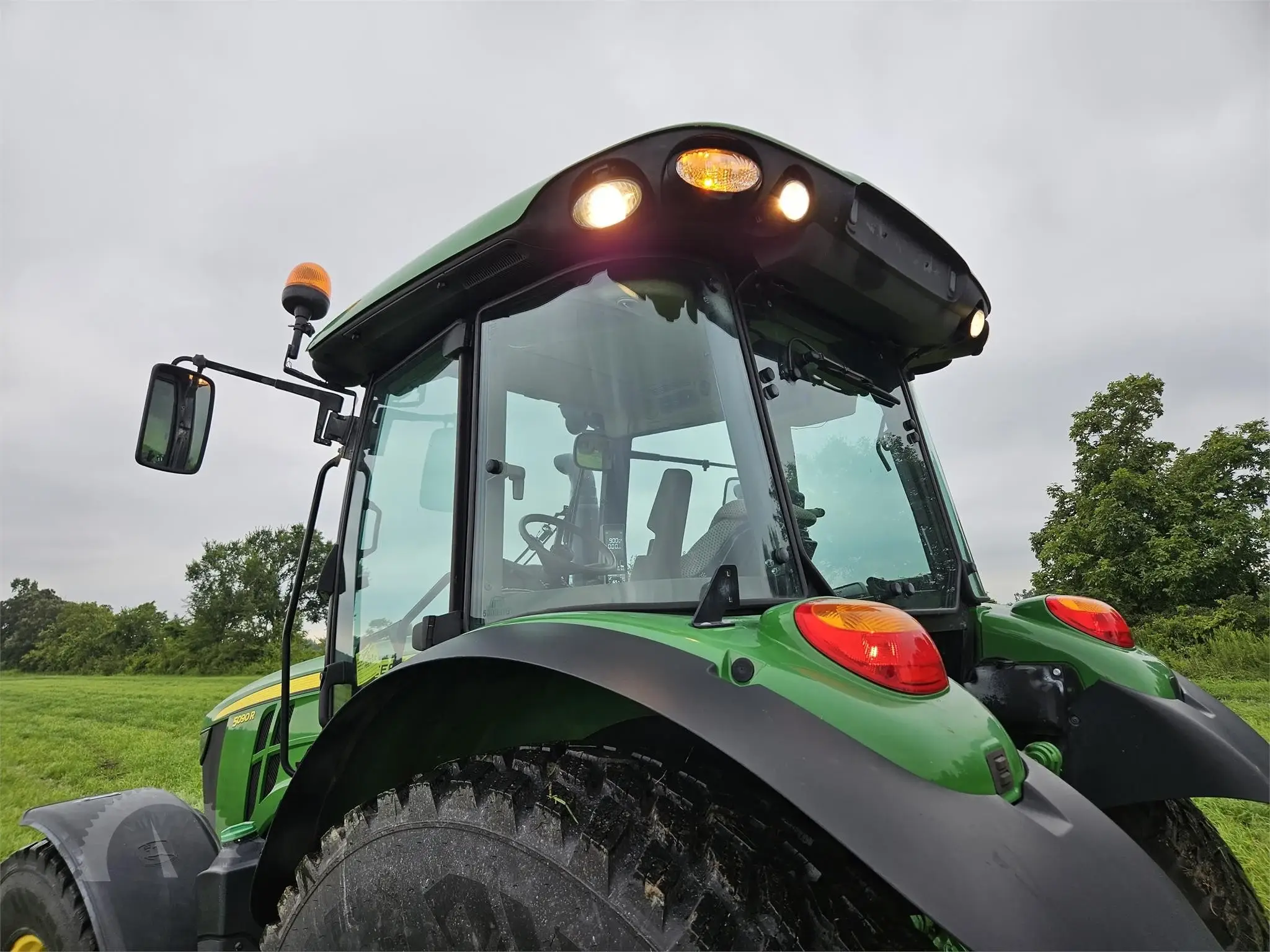 2018 JOHN DEERE 5090R Tractor