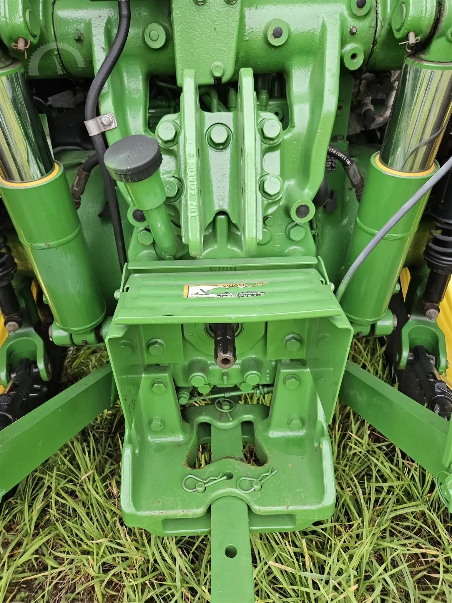 2018 JOHN DEERE 5090R Tractor