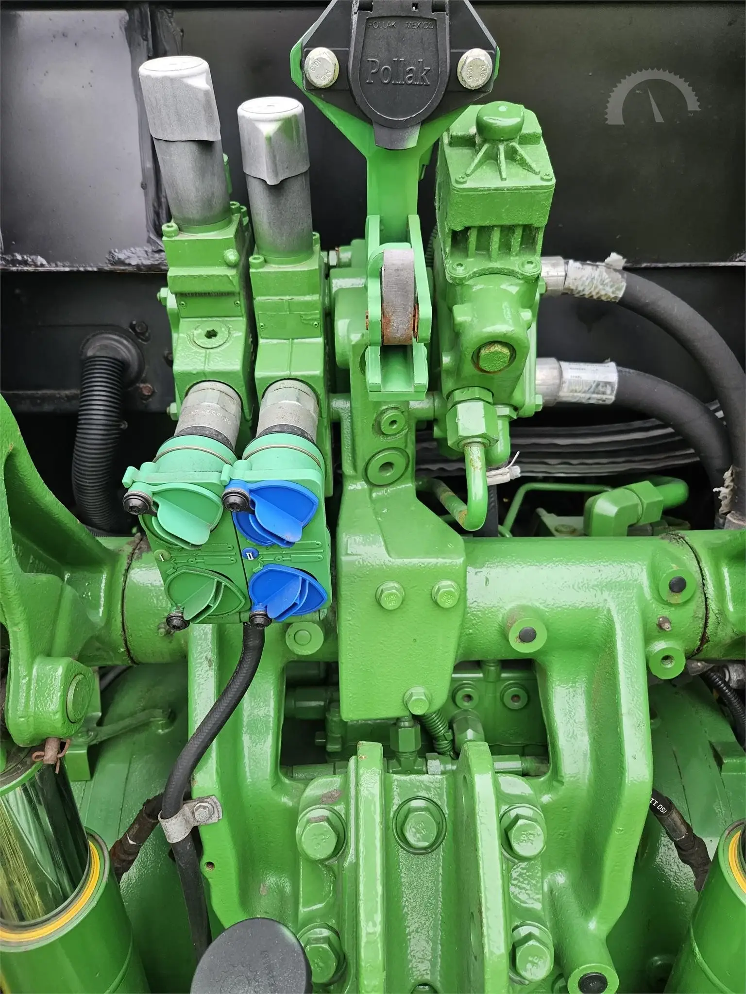 2018 JOHN DEERE 5090R Tractor