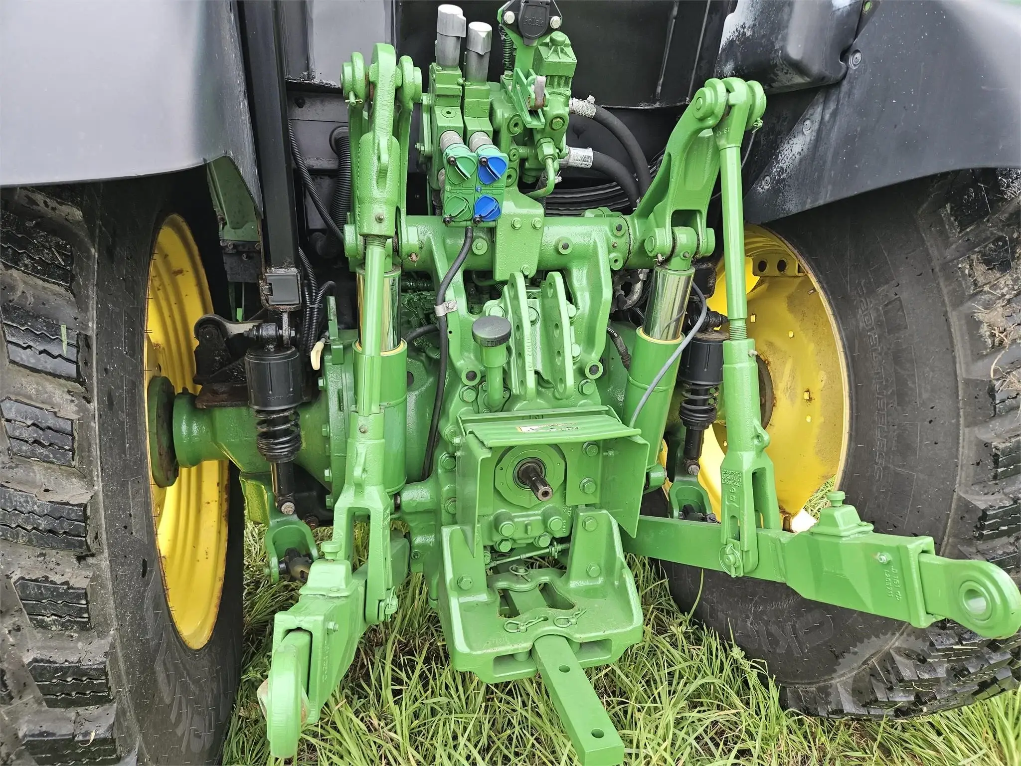 2018 JOHN DEERE 5090R Tractor