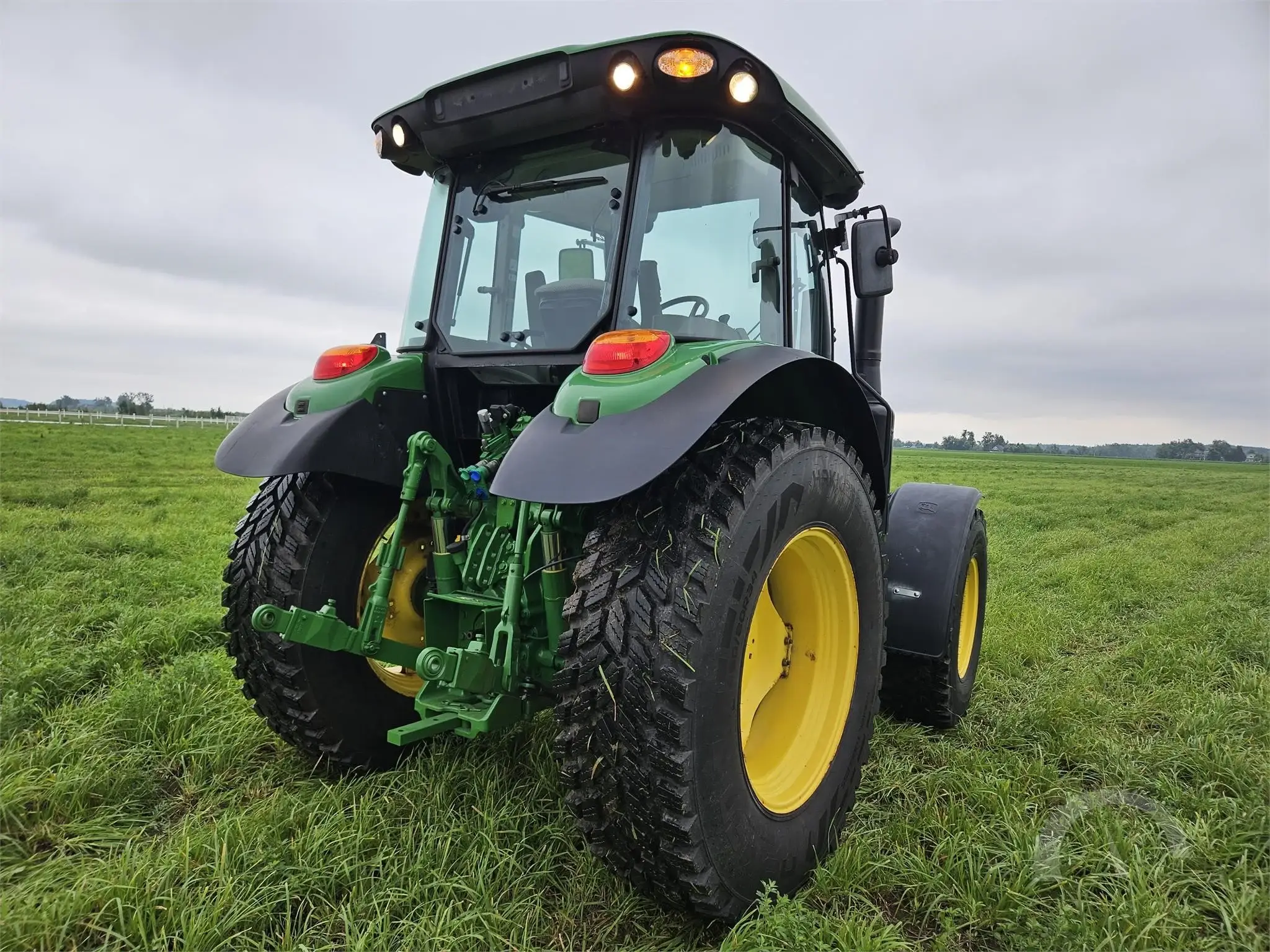 2018 JOHN DEERE 5090R Tractor