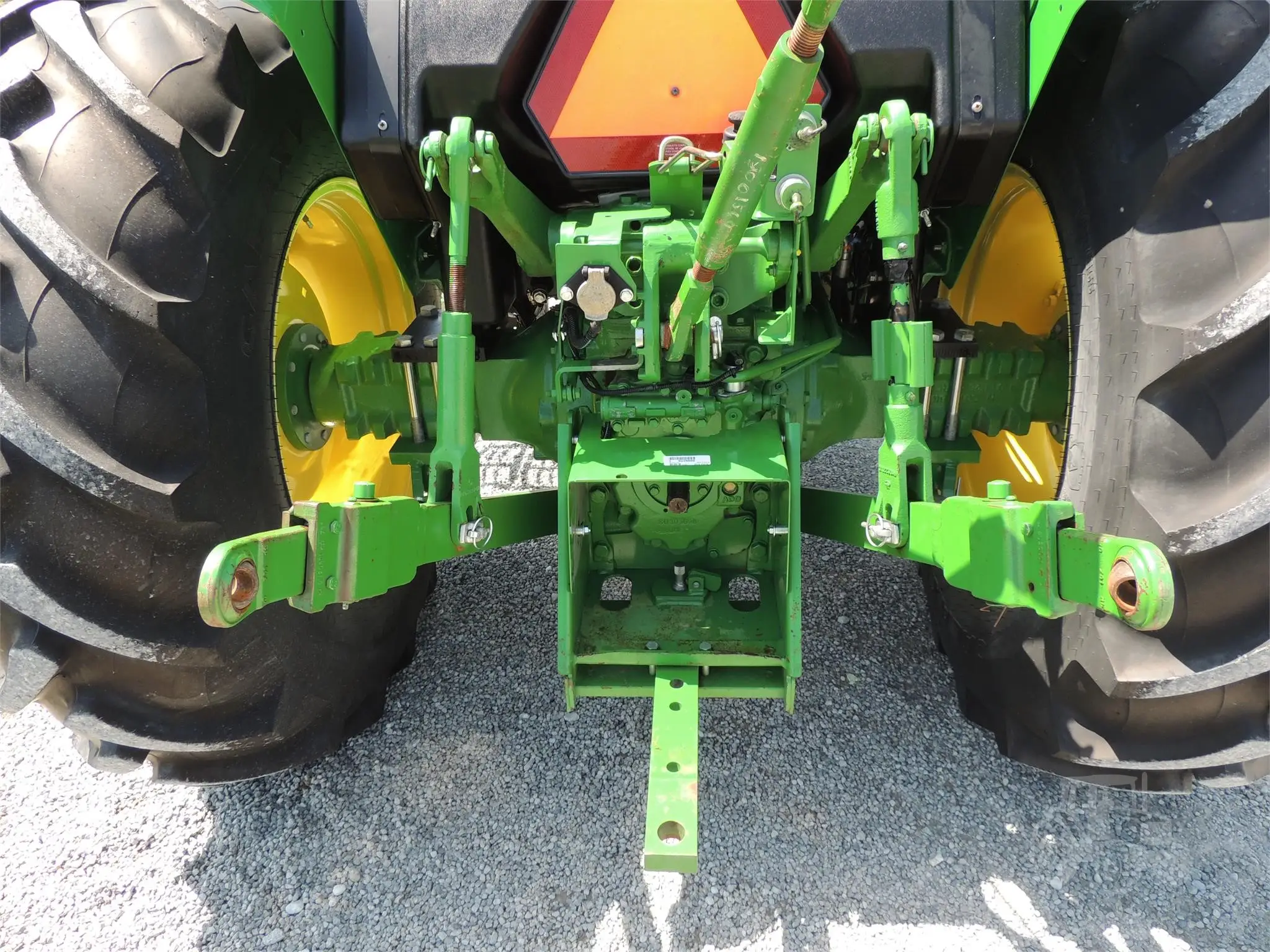 2018 JOHN DEERE 5065E tractor