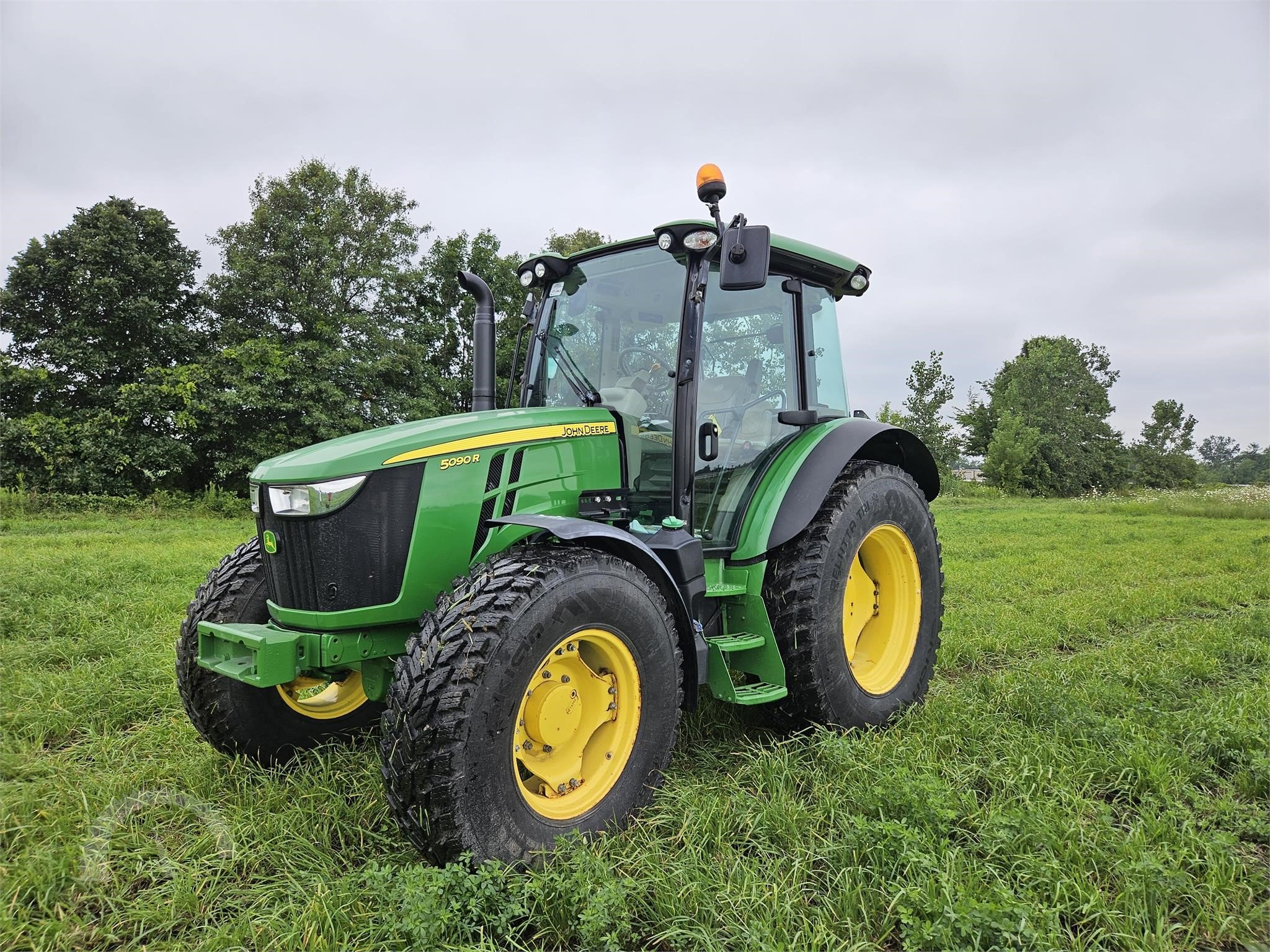 2018 JOHN DEERE 5090R Tractor