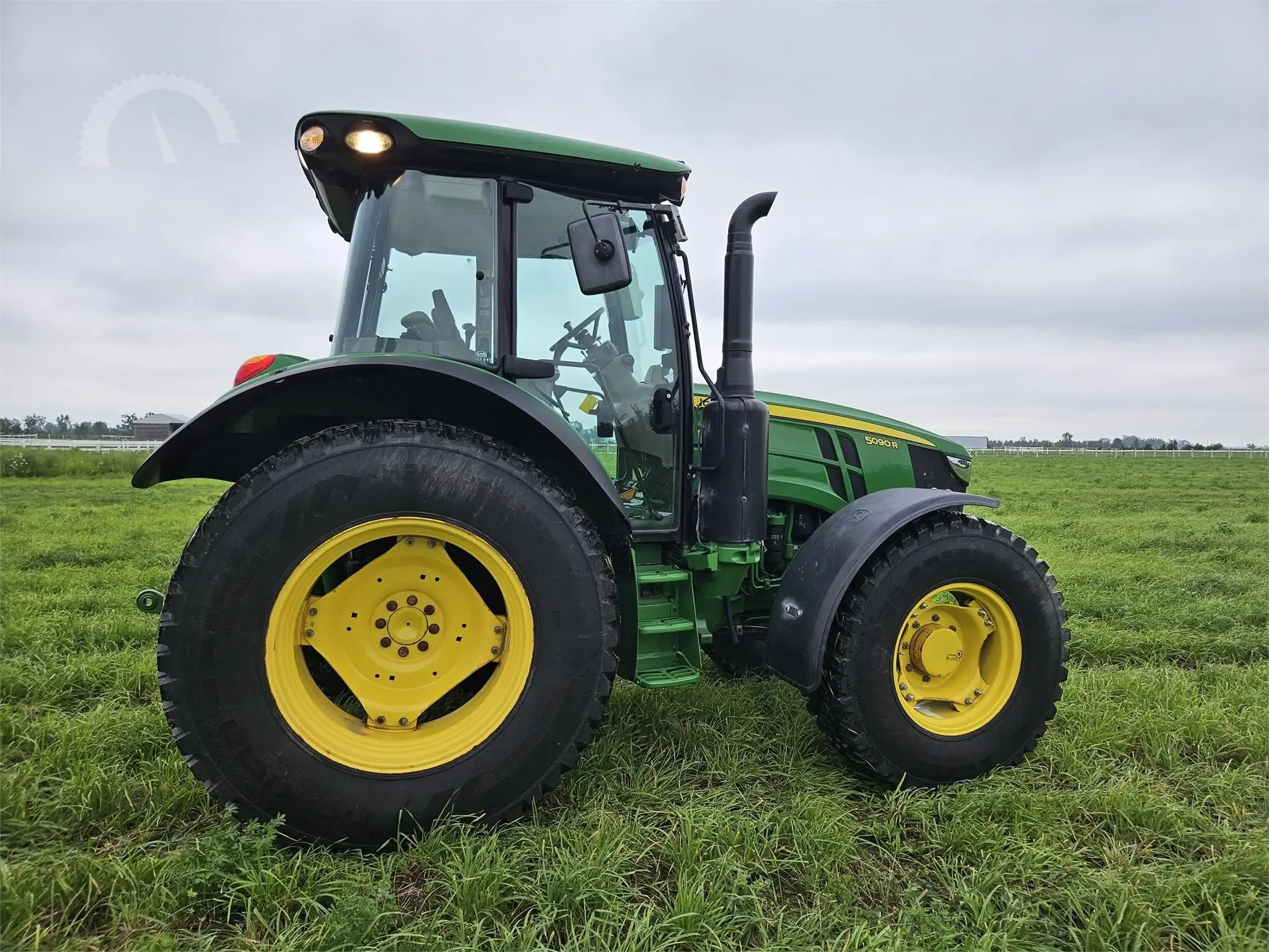 2018 JOHN DEERE 5090R Tractor