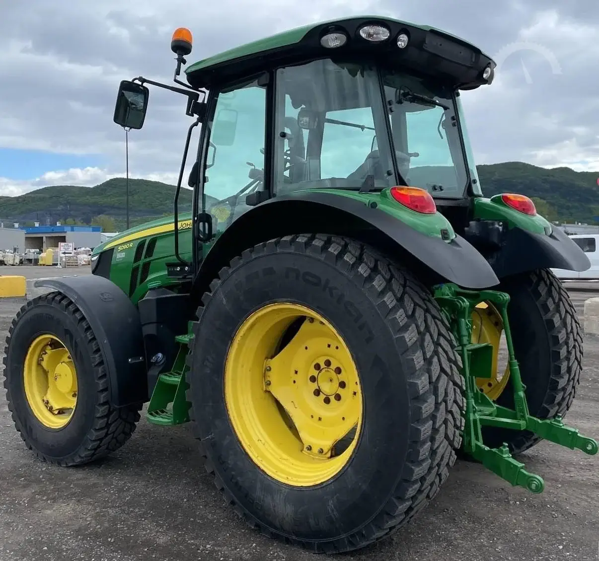 2018 JOHN DEERE 5090R Tractor