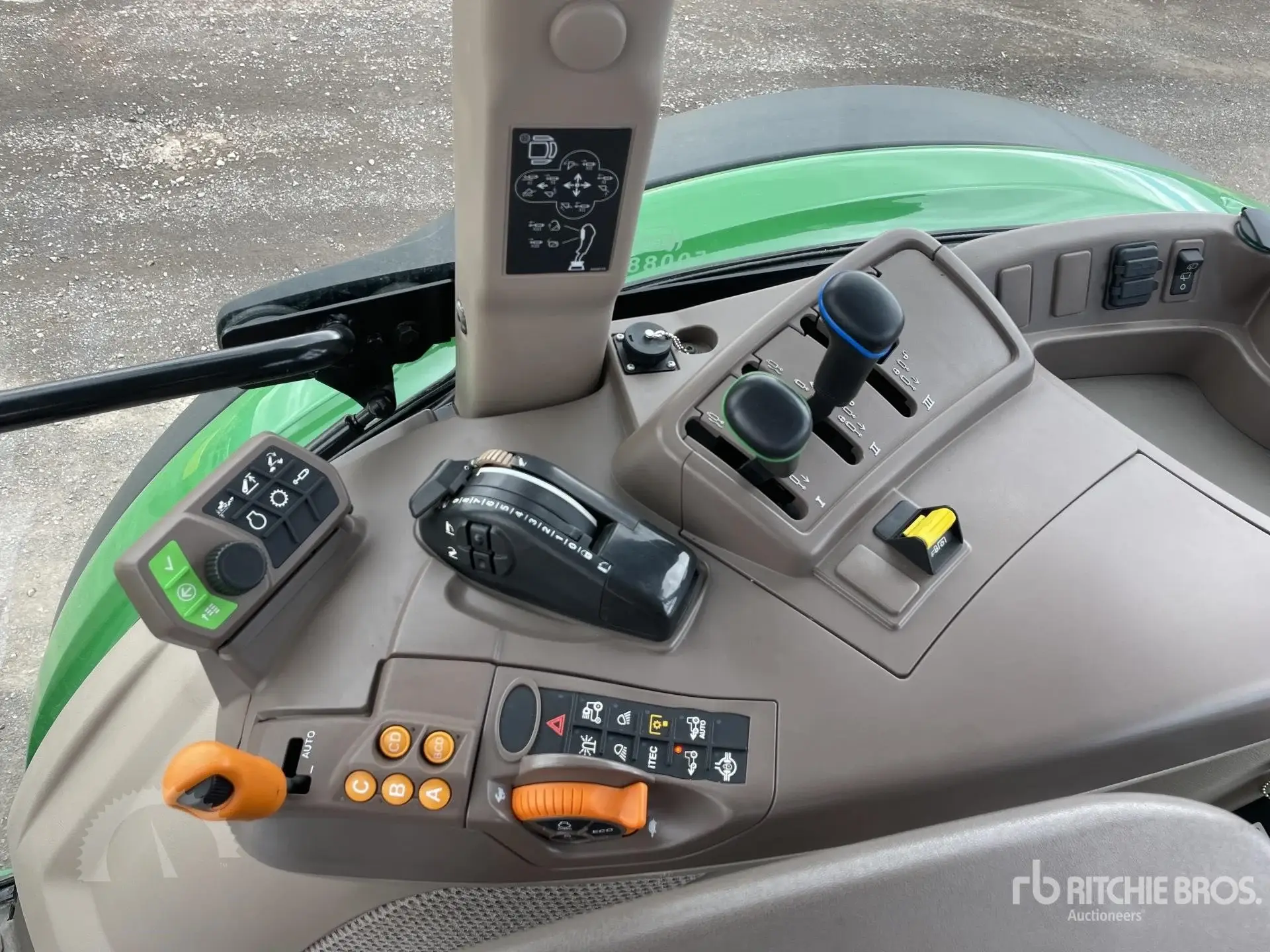 2018 JOHN DEERE 5090R Tractor