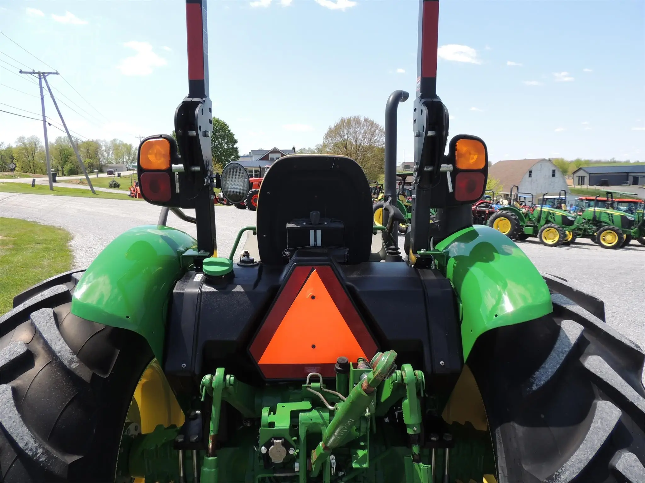 2018 JOHN DEERE 5065E tractor